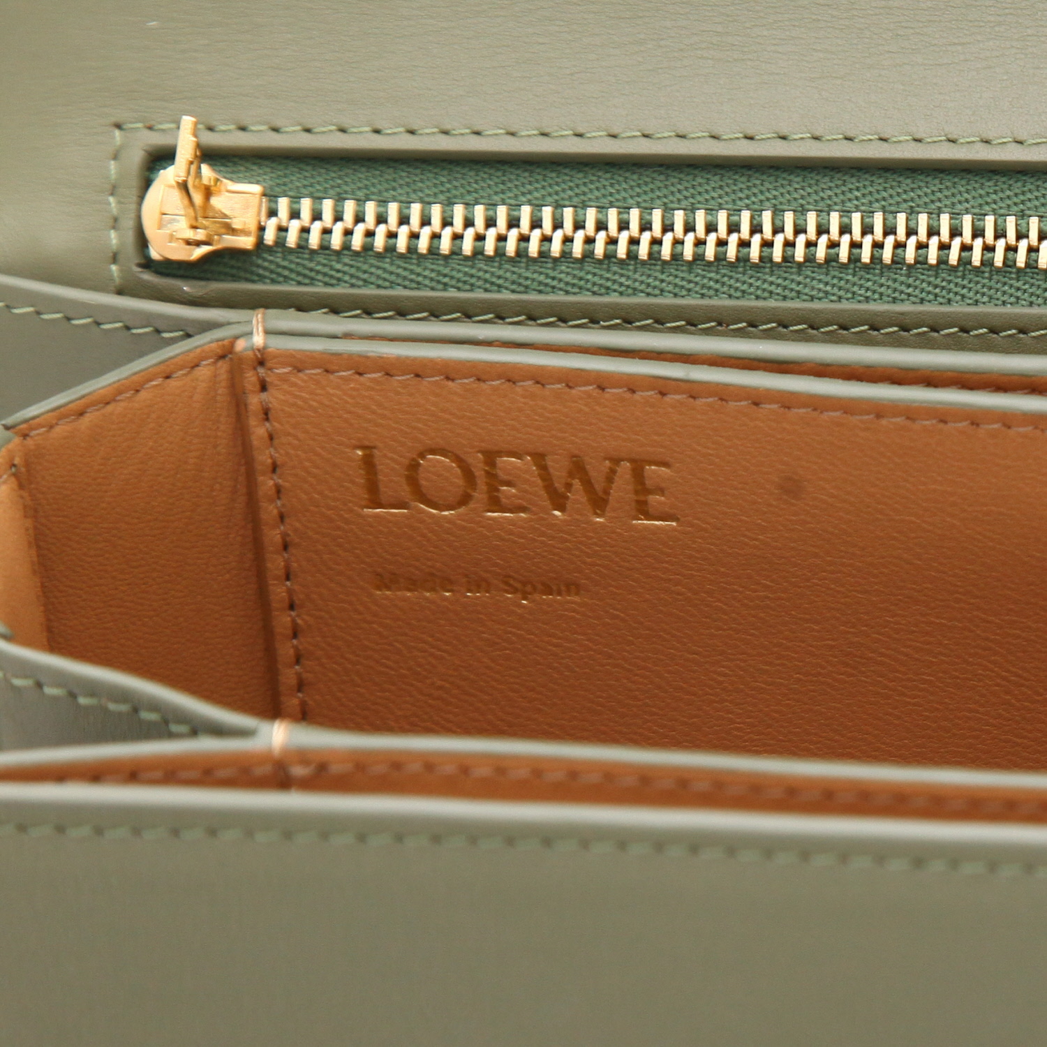 Bolso bandolera Loewe  Goya en cuero verde Almendra - Detail D2