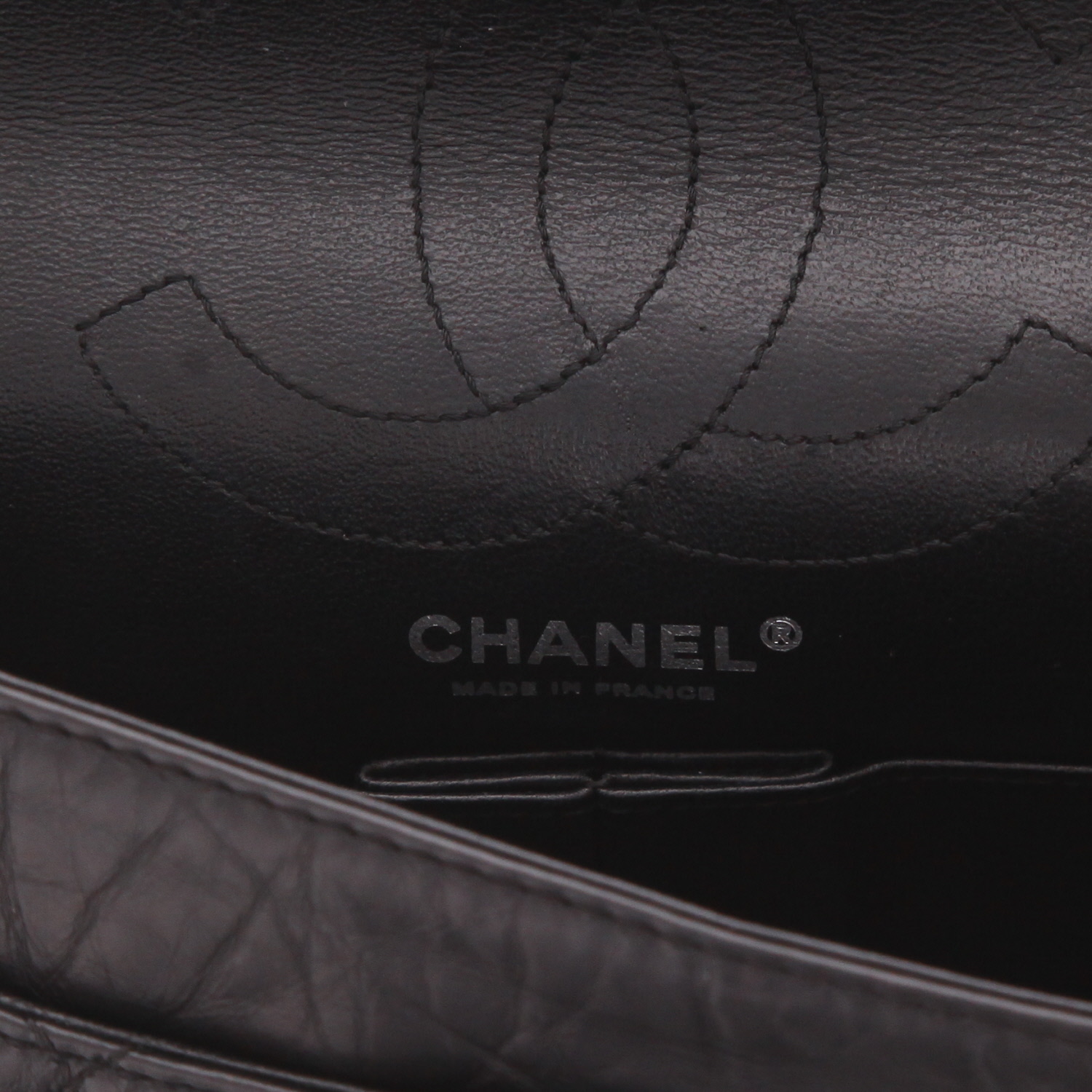 Chanel 2.55 shoulder bag in black quilted leather - Detail D2