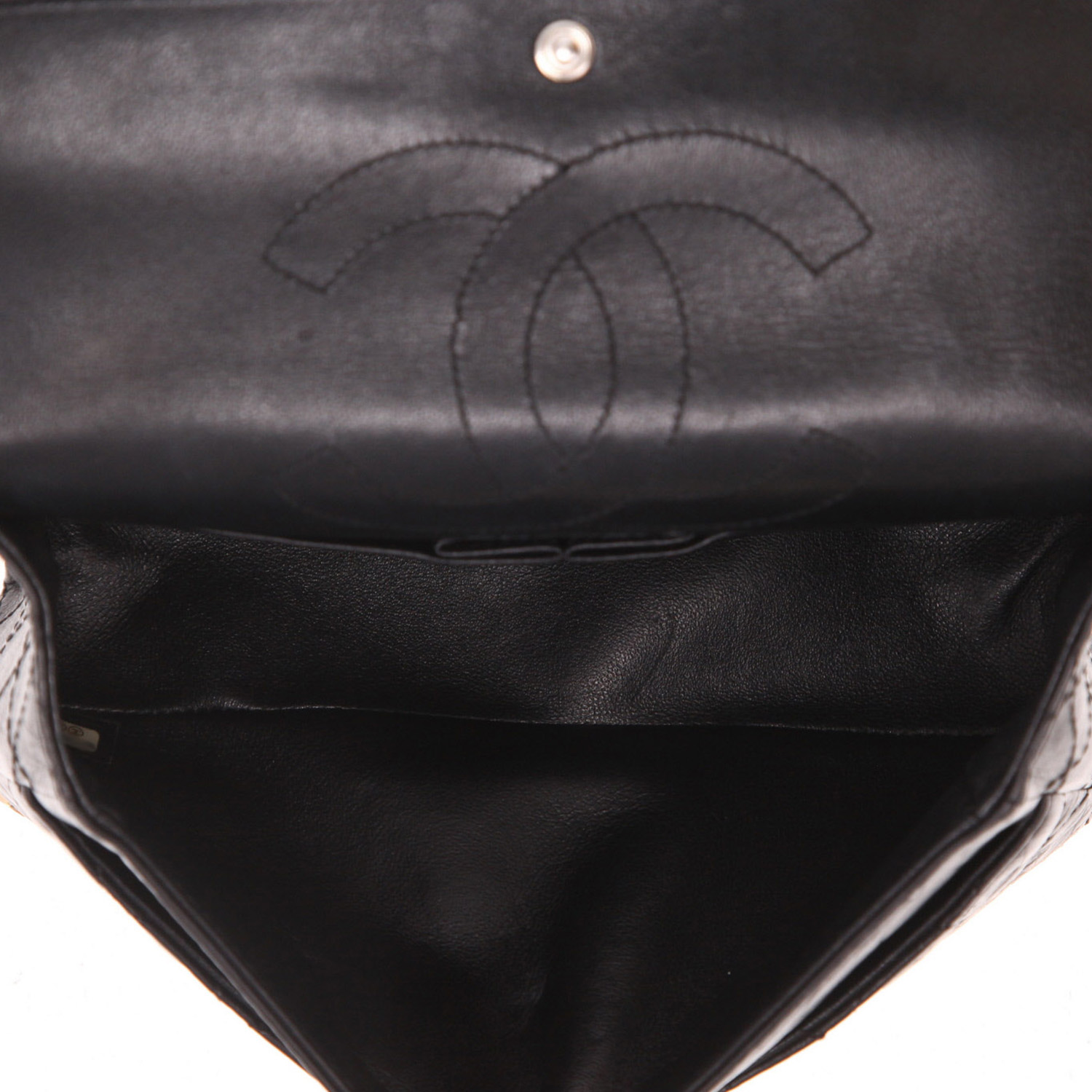 Chanel 2.55 shoulder bag in black quilted leather - Detail D3