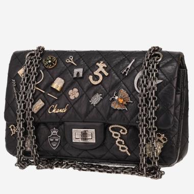 Sac bandoulière Chanel 2.55 Charms en cuir matelassé noir