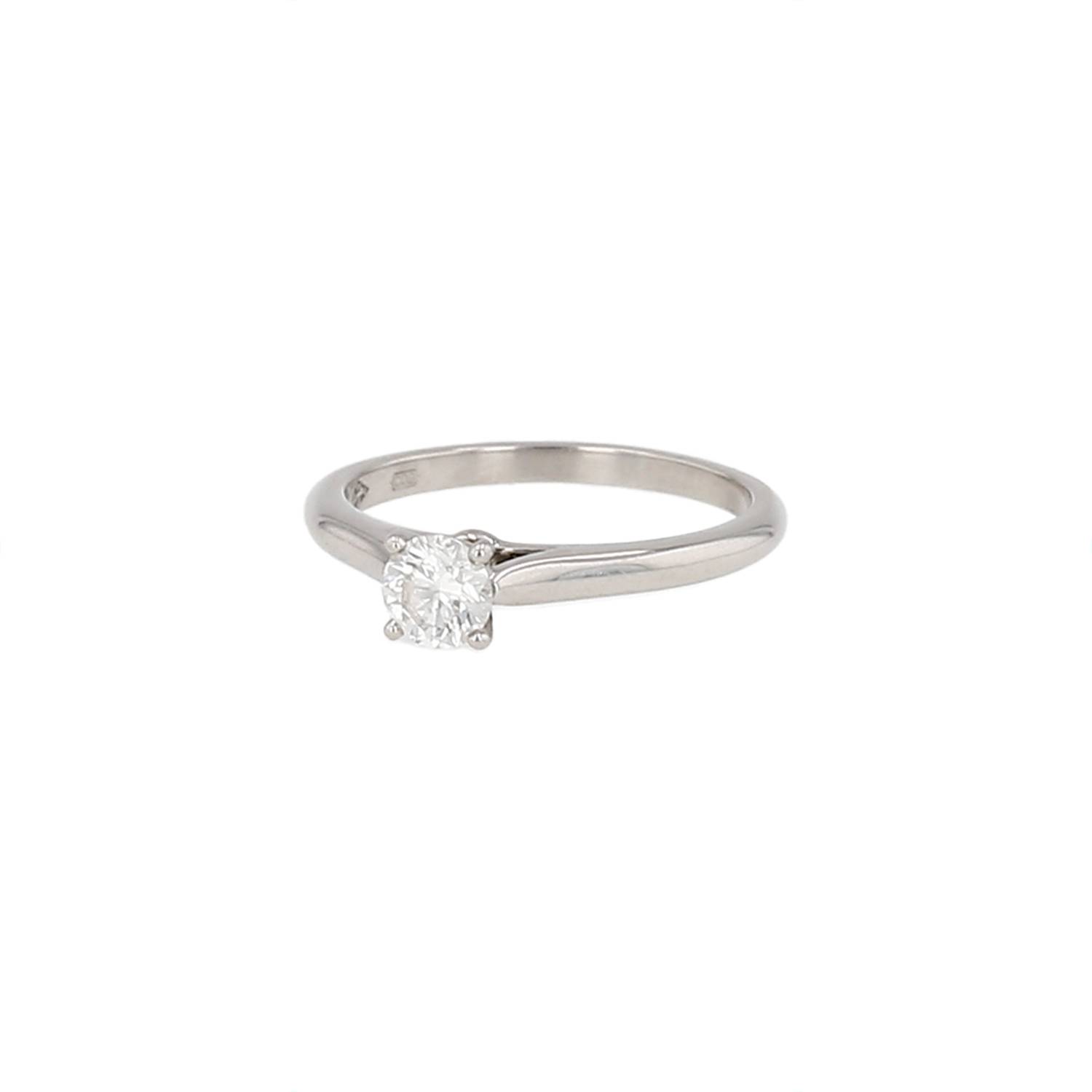 Bague solitaire Cartier 1895 en platine et diamants