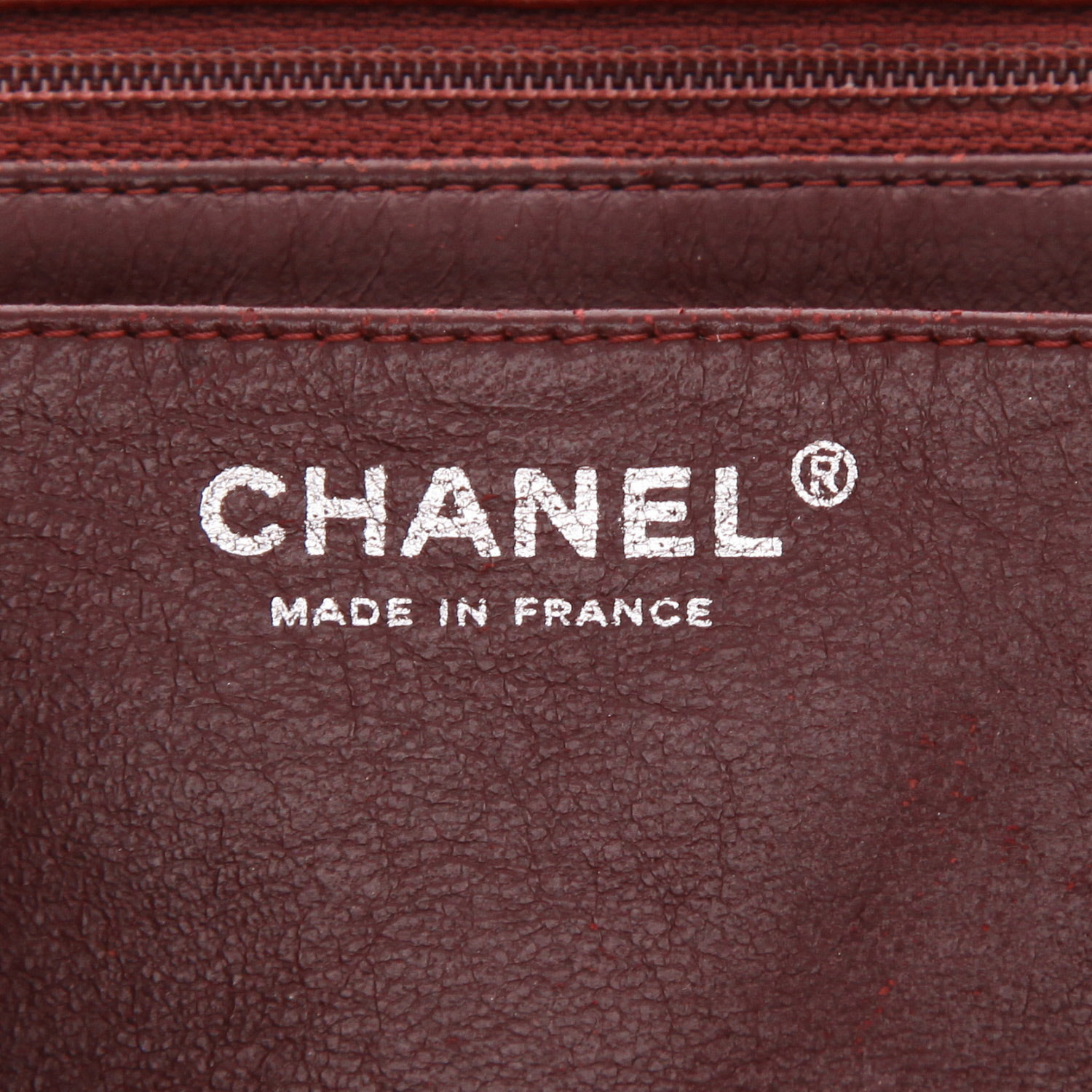 Bolso de mano Chanel  Timeless en cuero acolchado color burdeos - Detail D2