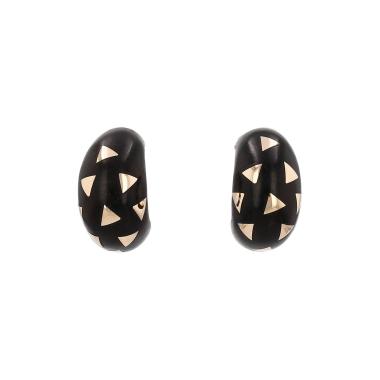 Van Cleef 
Arpels 1980's earrings for non pierced ears in yellow gold and ebony