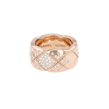 Sortija Chanel Coco Crush modelo grande de oro beige y diamantes