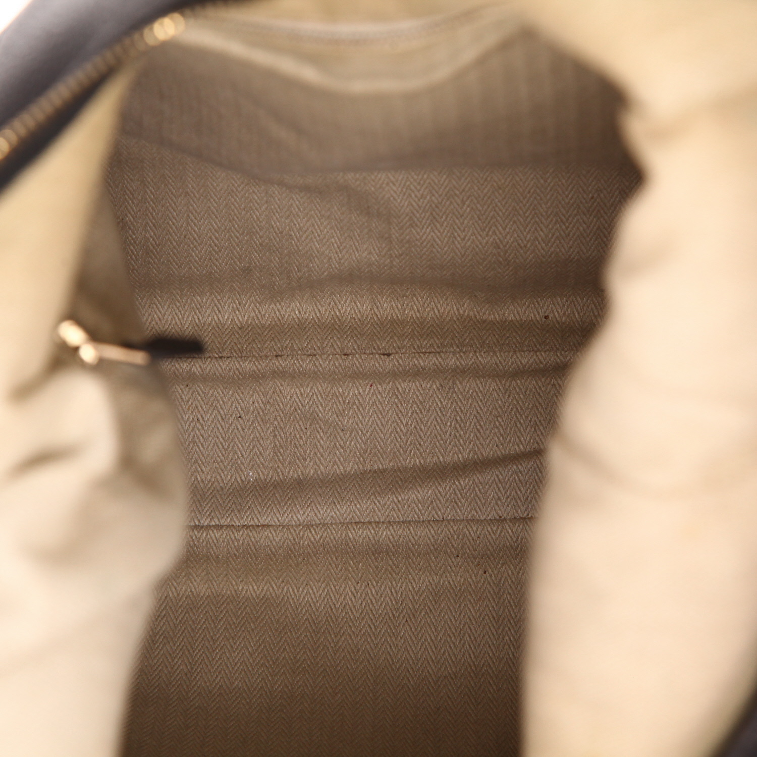 Hermès  Massai shoulder bag  in black togo leather - Detail D3