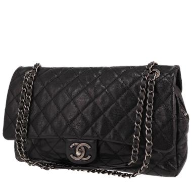 Chanel   handbag  in black quilted grained leather