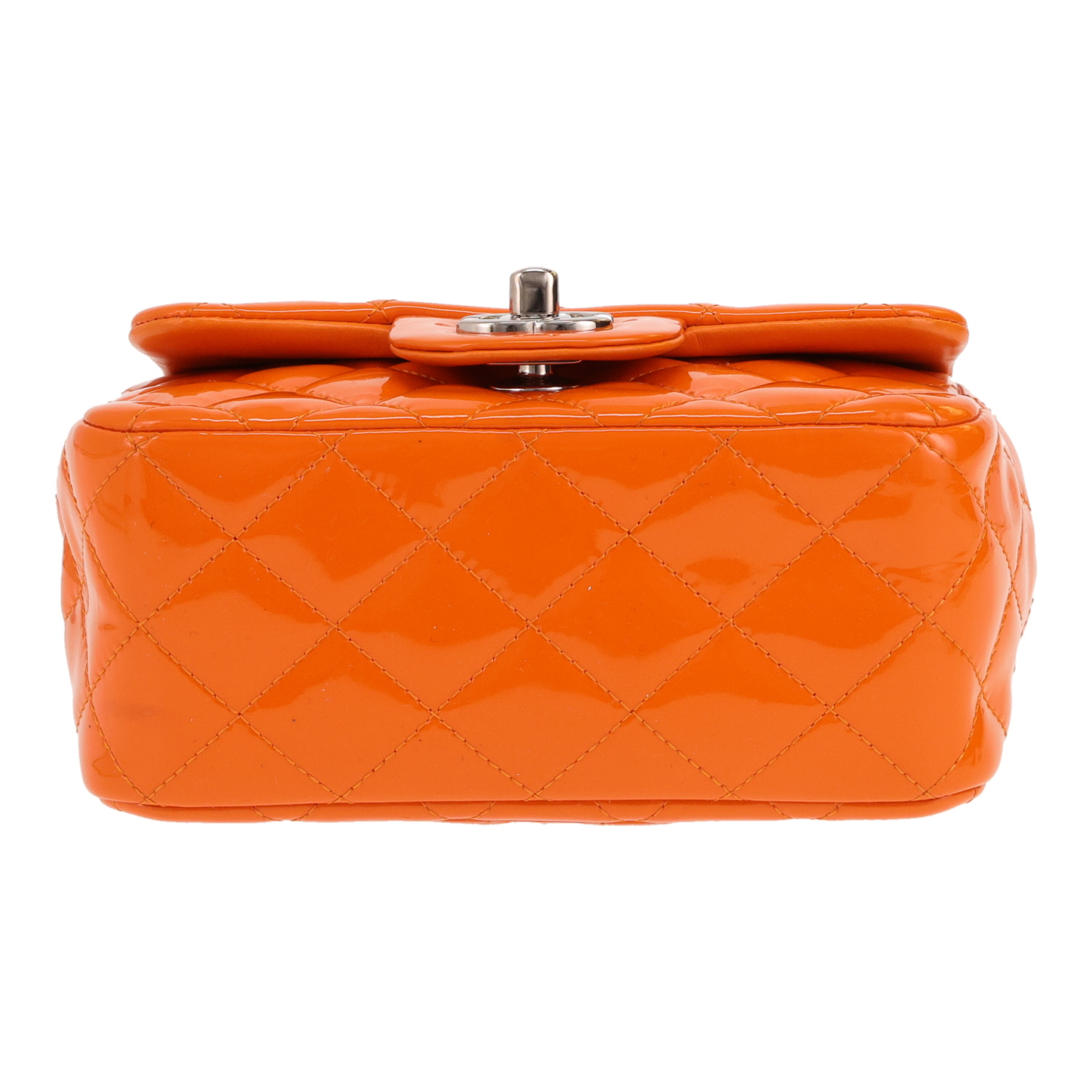 Sac bandoulière Chanel  Mini Carré en cuir verni matelassé orange - Detail D1