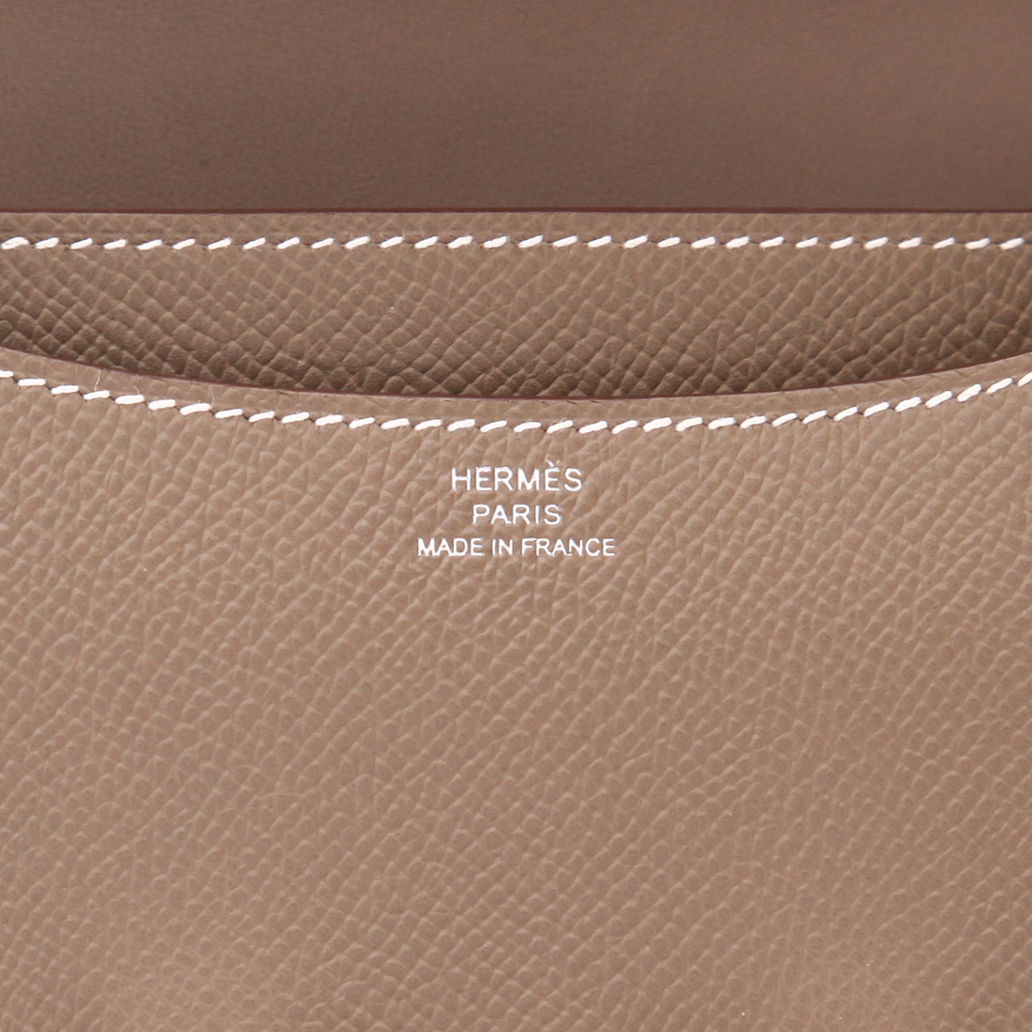 Sac bandoulière Hermès  Constance en cuir epsom étoupe - Detail D2
