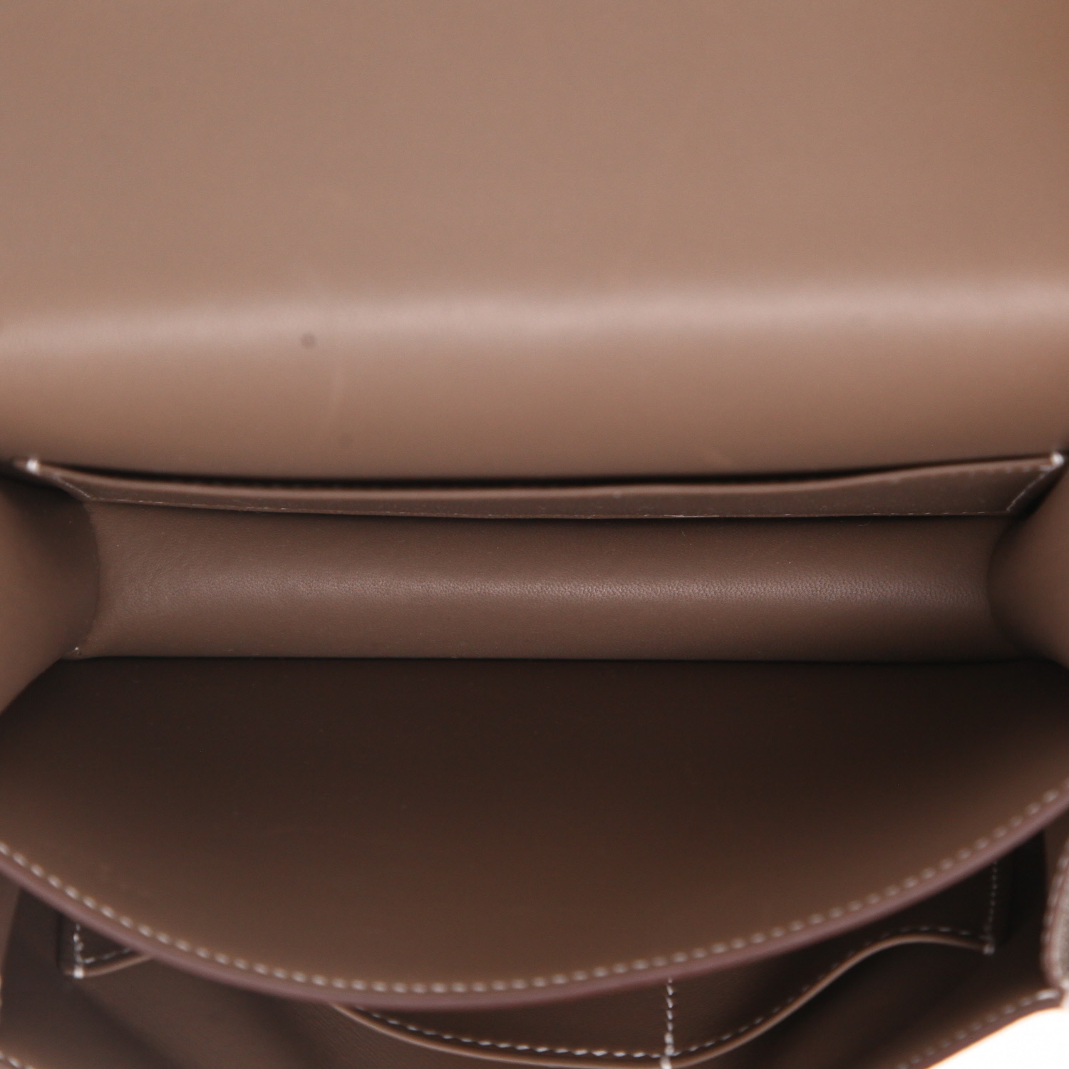 Sac bandoulière Hermès  Constance en cuir epsom étoupe - Detail D3