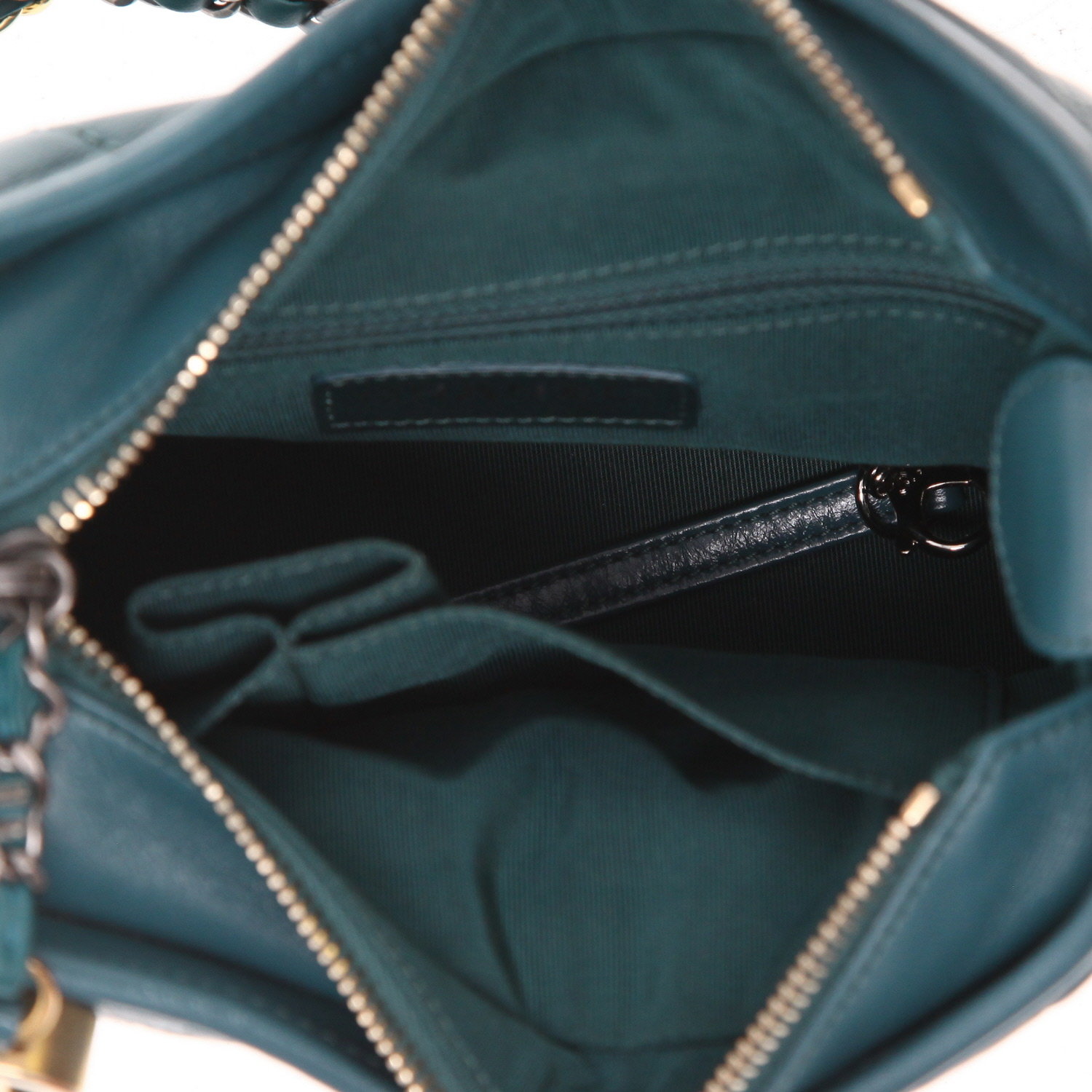 Sac bandoulière Chanel  Gabrielle  petit modèle  en cuir matelassé vert - Detail D3