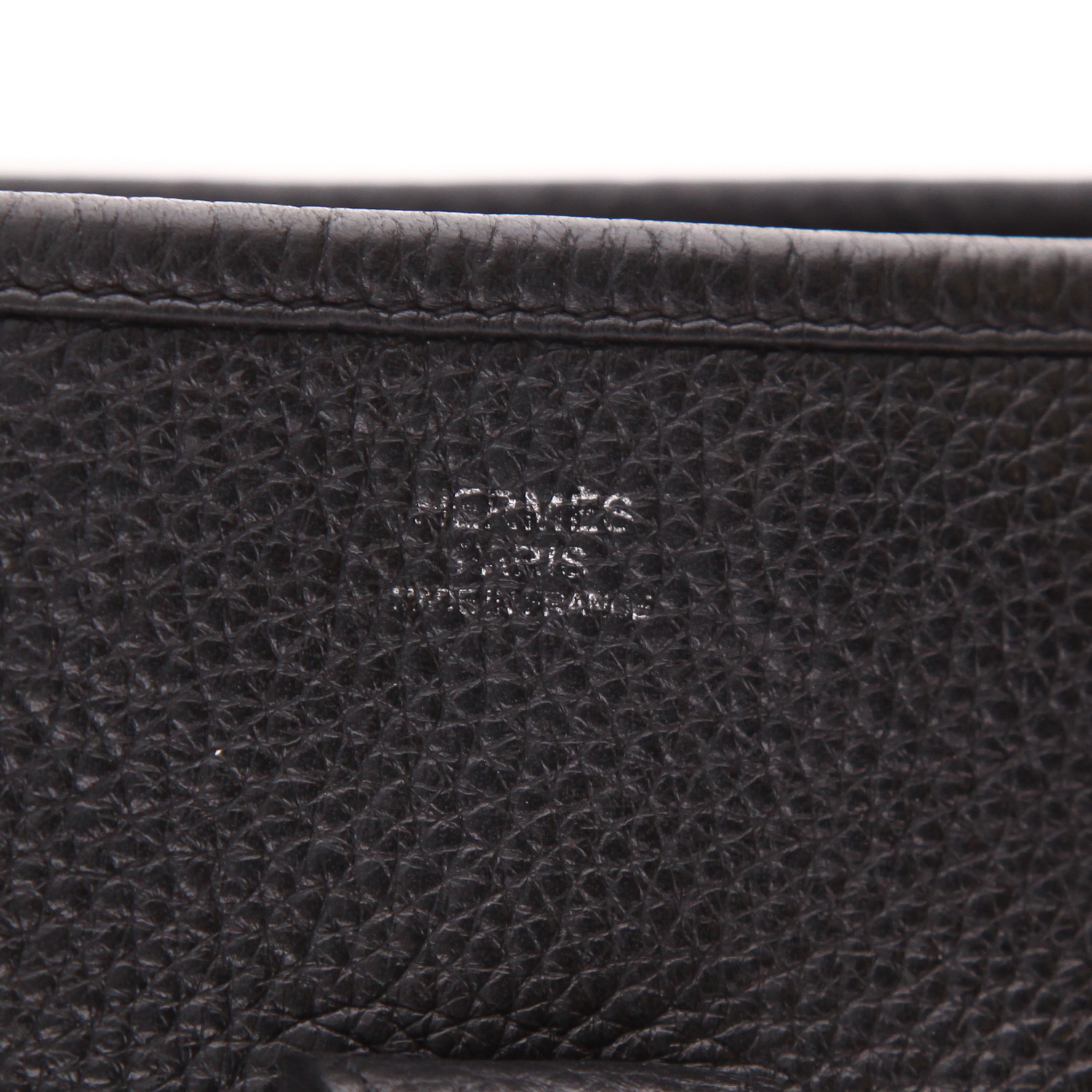 Sac bandoulière Hermès  Evelyne III en cuir togo noir - Detail D2