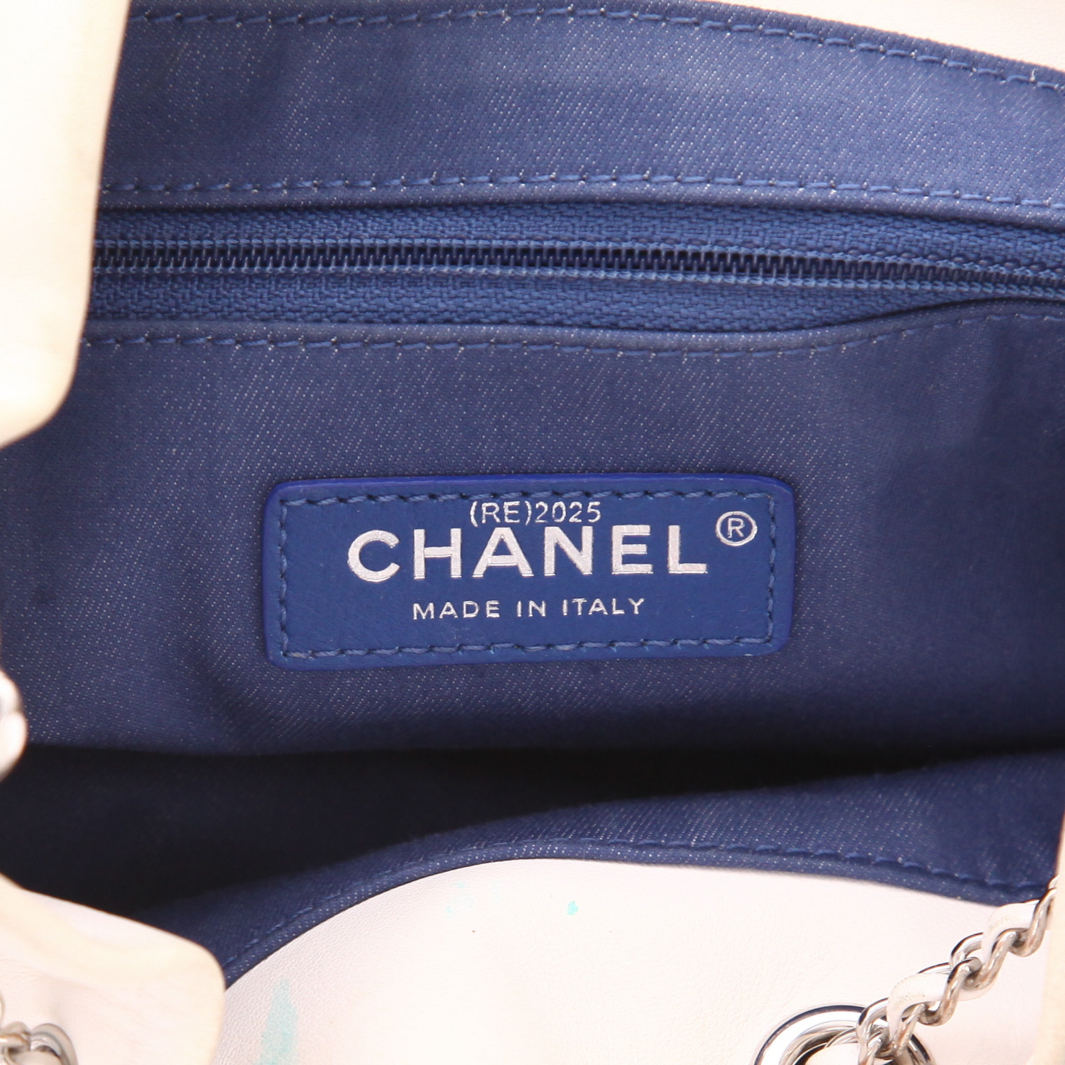 Borsa a tracolla Chanel   in tela bianca e pelle bianca - Detail D2