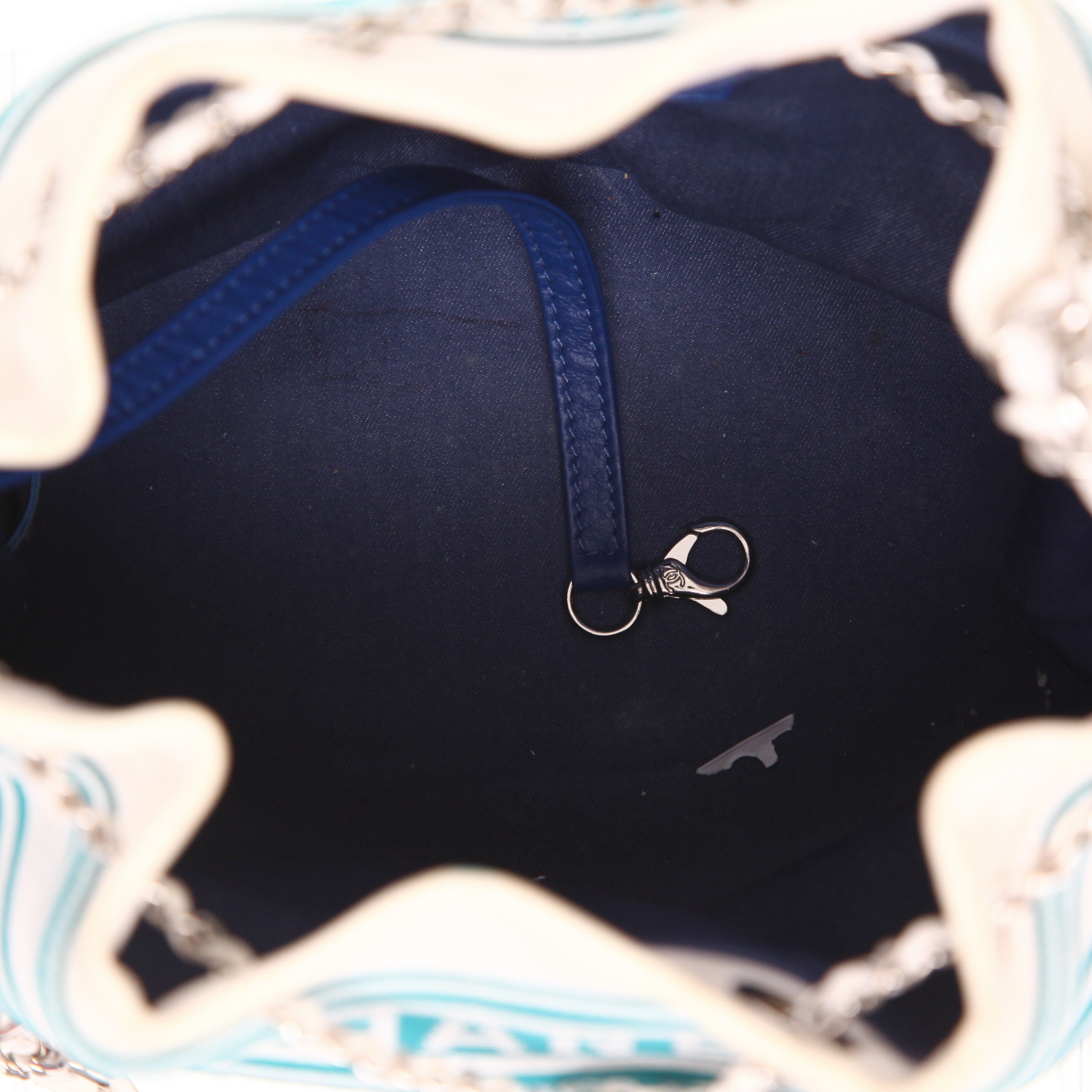 Borsa a tracolla Chanel   in tela bianca e pelle bianca - Detail D3