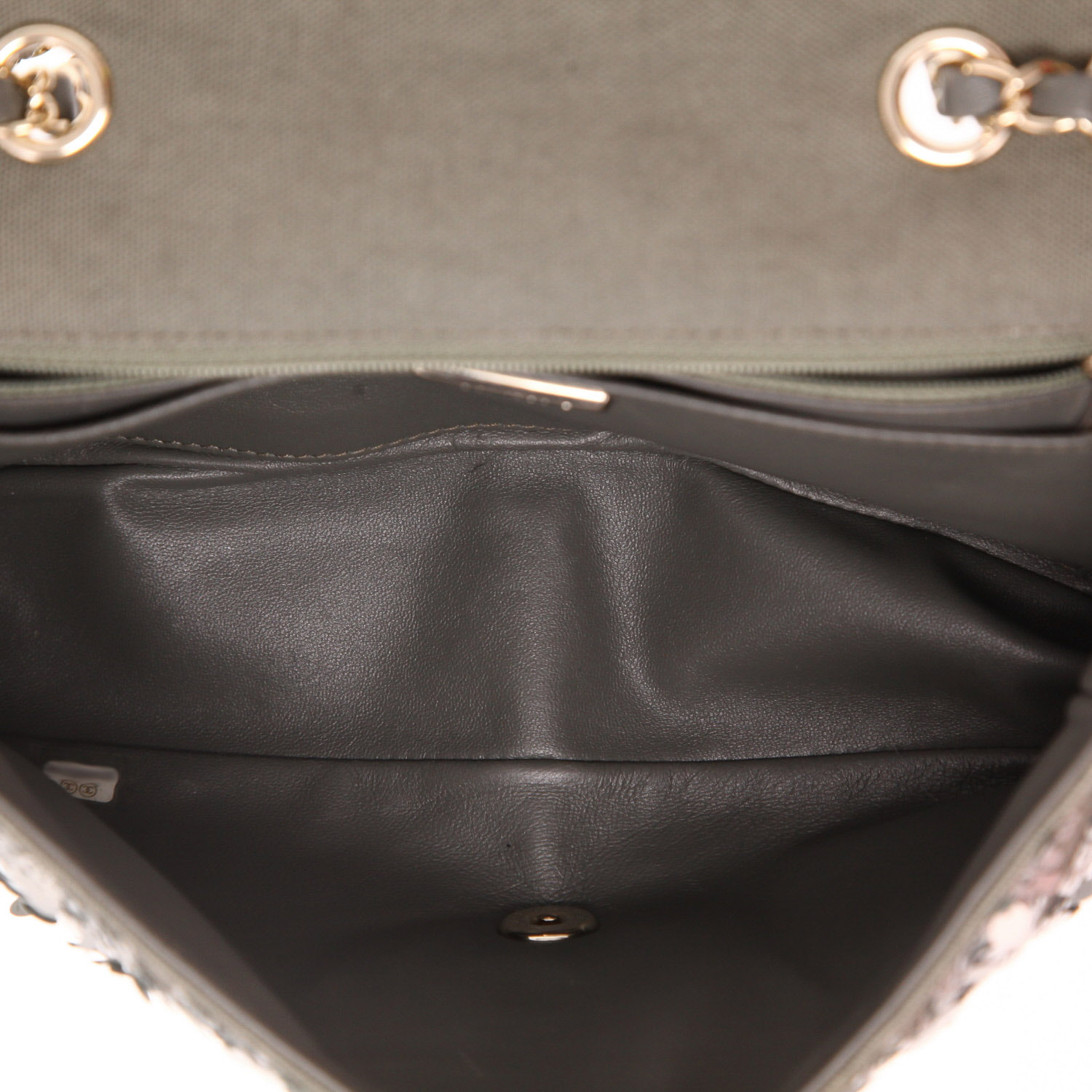 Bolso de mano Chanel  Timeless en lona gris y lentejuelas - Detail D3