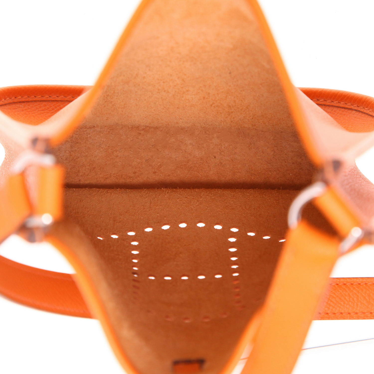 Sac bandoulière Hermès  Mini Evelyne en cuir epsom orange - Detail D3