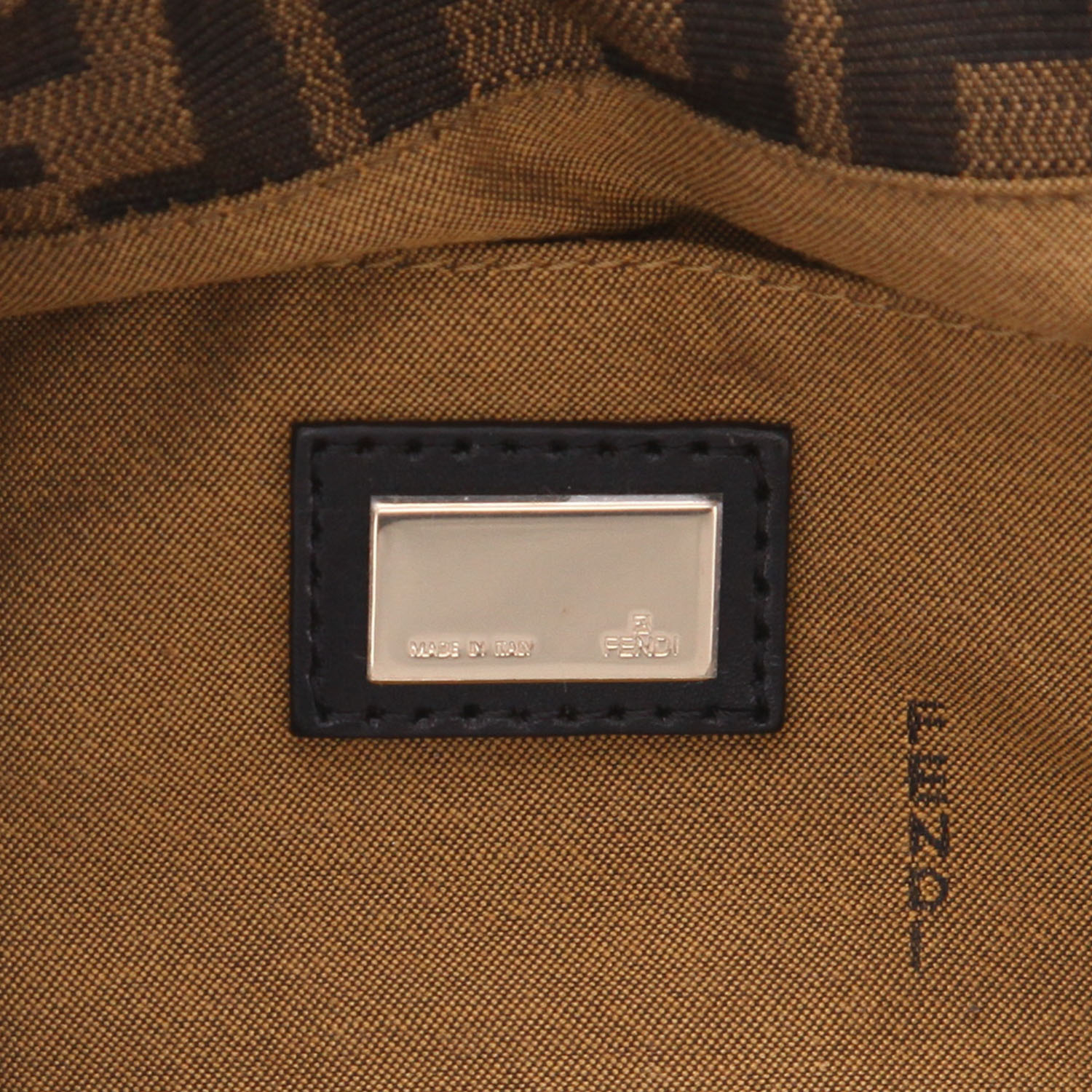 Fendi   handbag  in brown logo canvas  and black leather - Detail D2