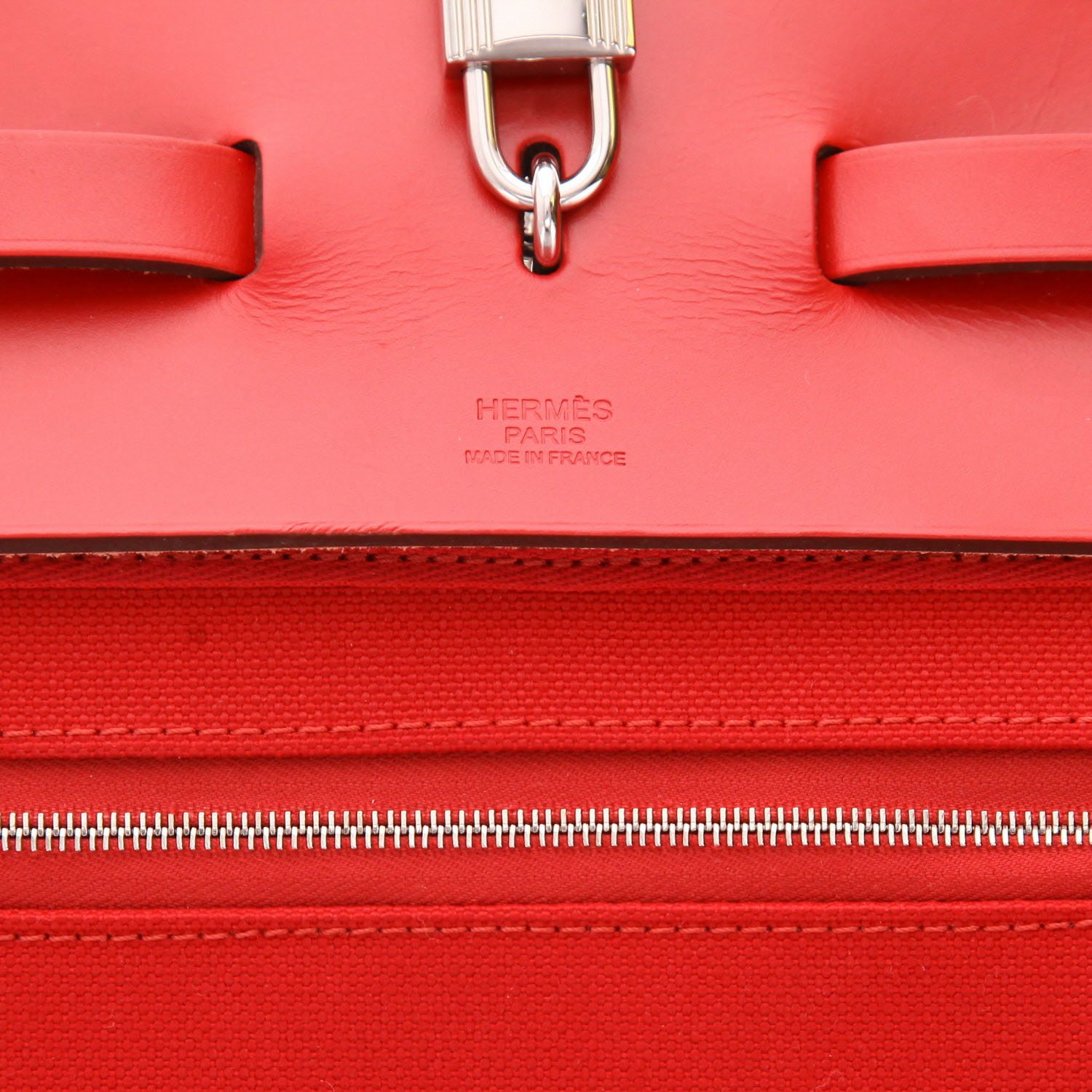 Sac de voyage Hermès  Herbag en toile rouge et cuir rouge - Detail D2
