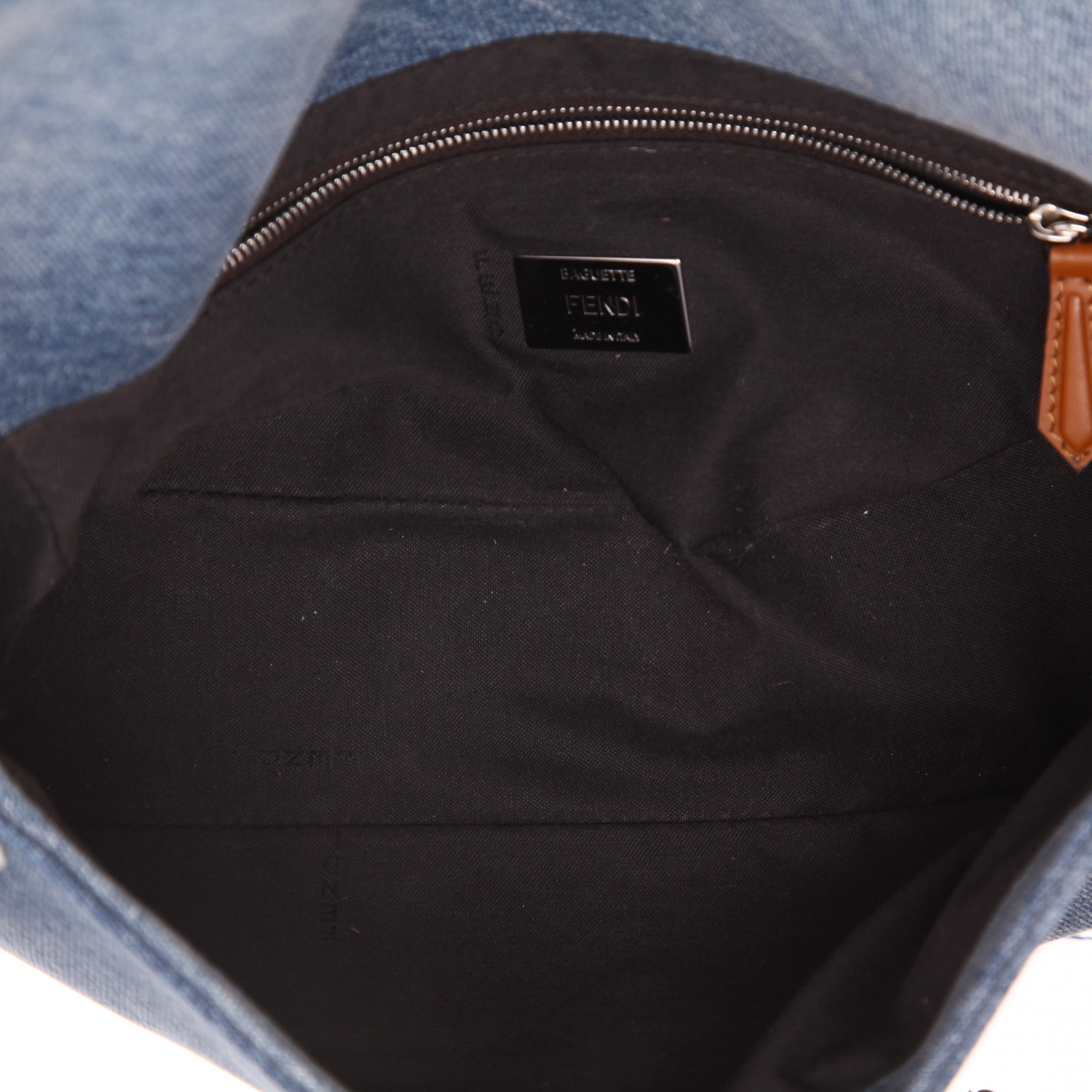 Sac à main Fendi  Baguette en toile denim bleue - Detail D3