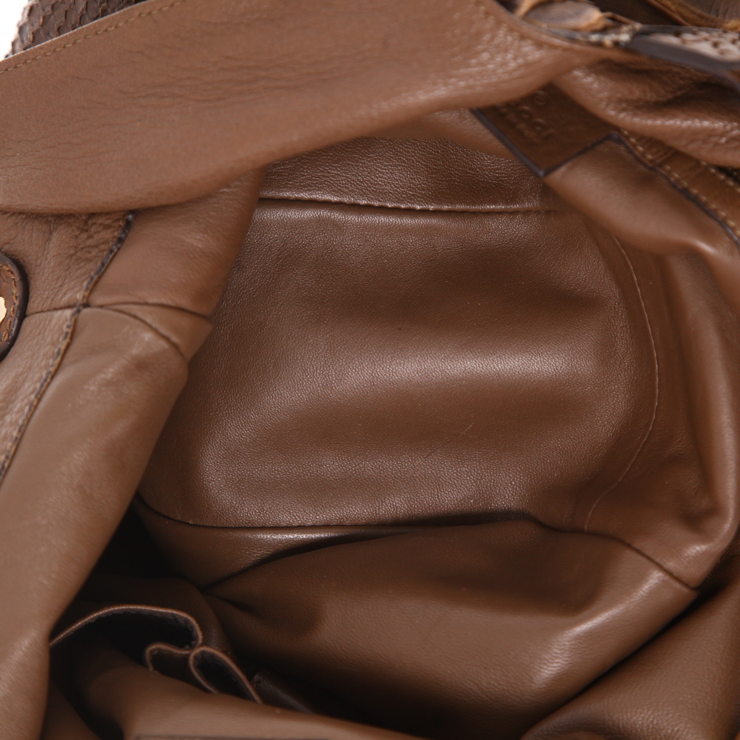 Bolso de mano Gucci  G-Wave en piel de pitón marrón - Detail D3