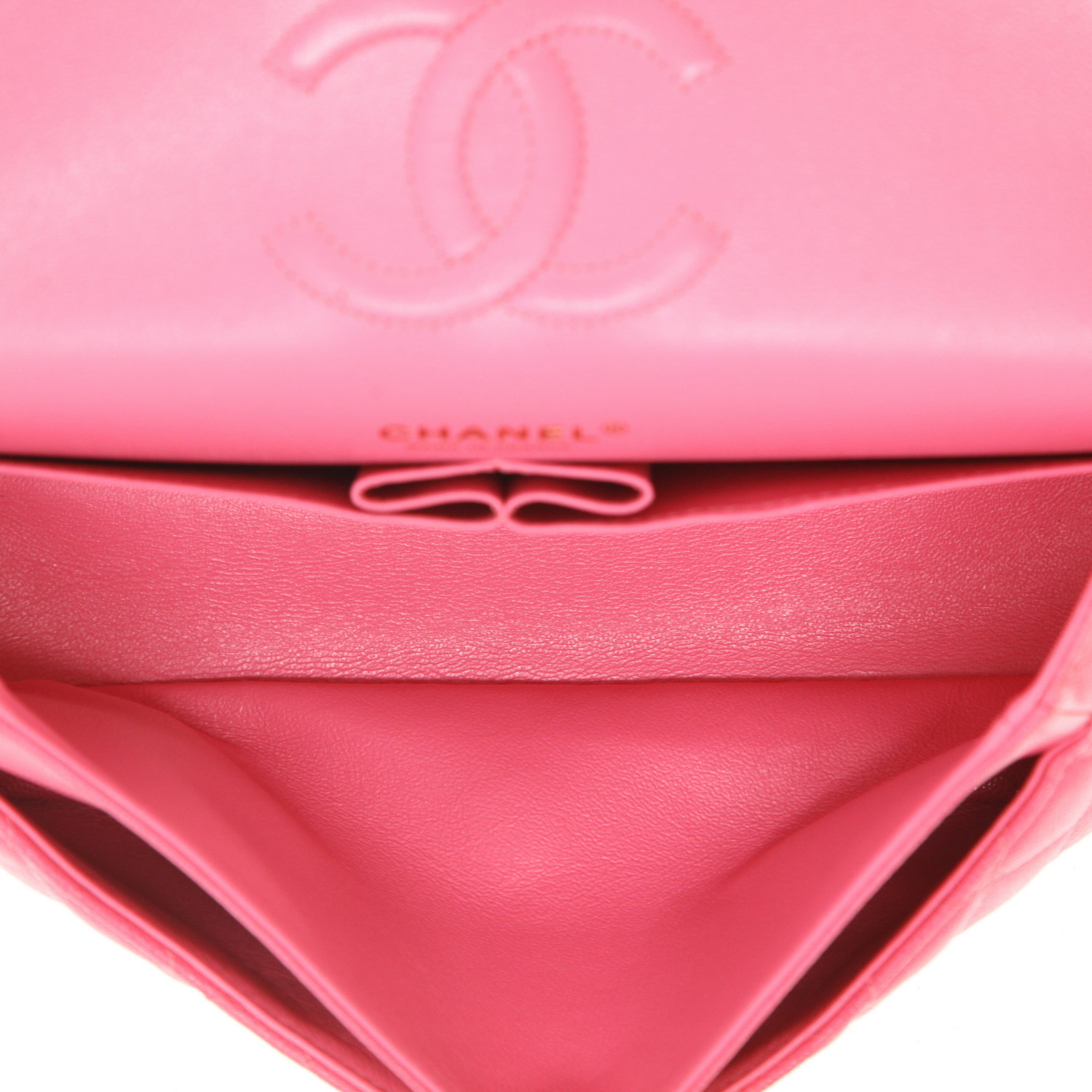 Chanel  Timeless Classic handbag  in pink quilted grained leather - Detail D3