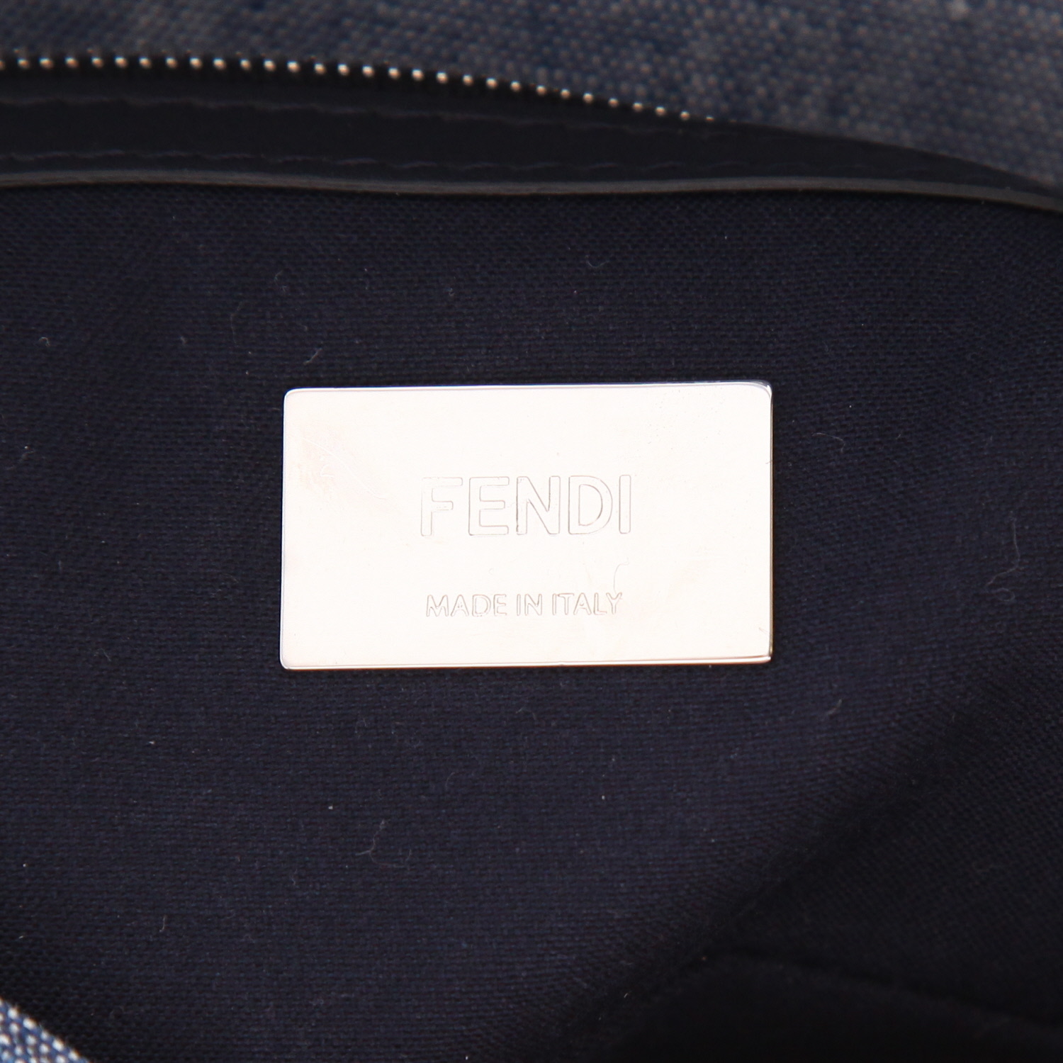 Bolso de mano Fendi  Kan I en lona denim azul - Detail D2