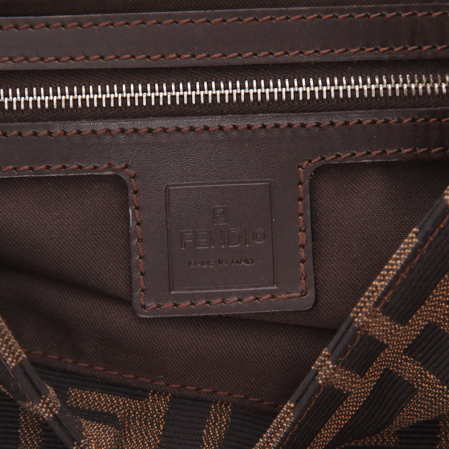 Borsa Fendi  Baguette in tela siglata marrone e pelle marrone - Detail D2