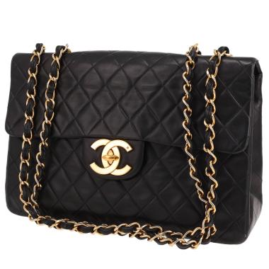 Chanel  Timeless Maxi Jumbo shoulder bag  in black quilted leather