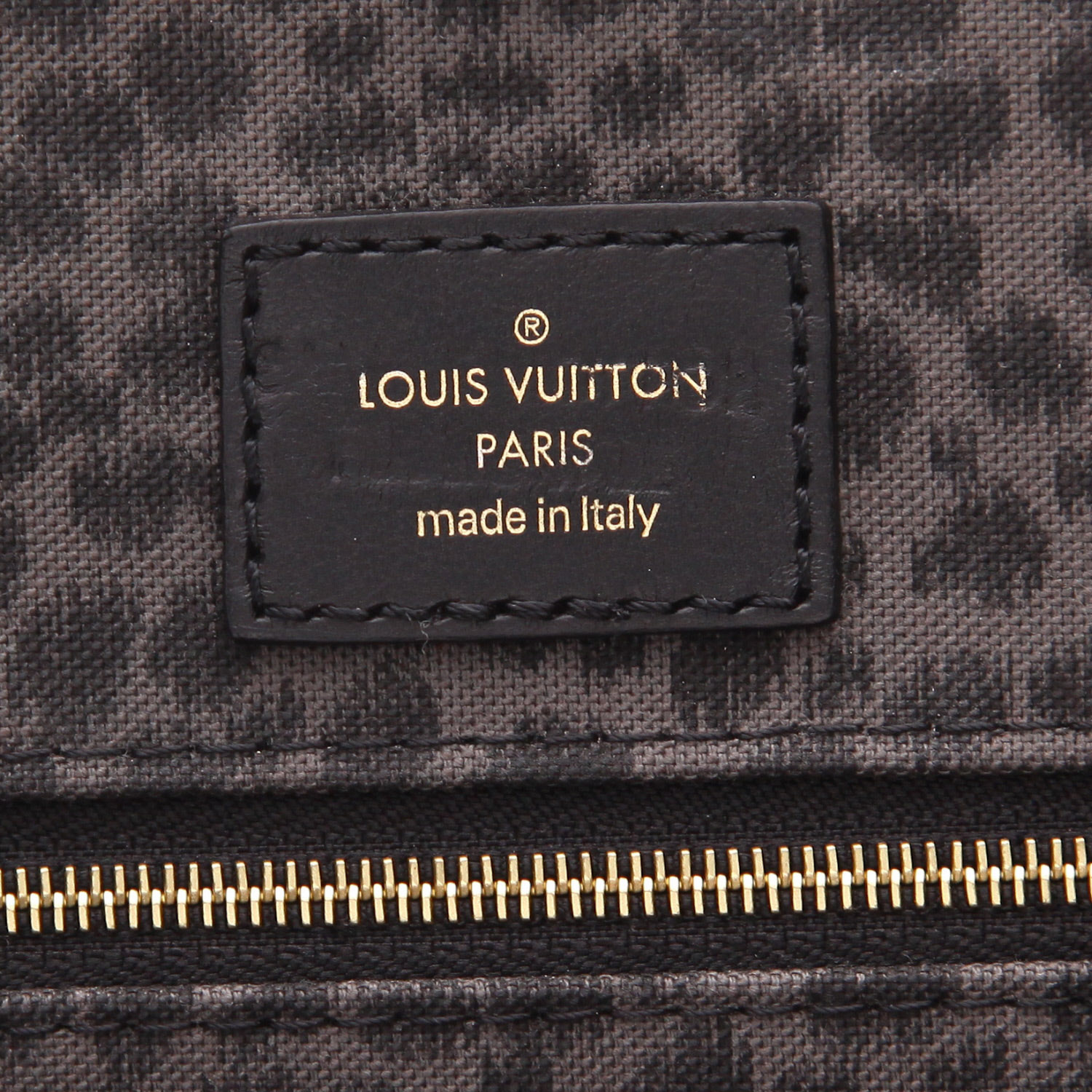 Louis Vuitton  Onthego shopping bag  in black, pink, white and beige monogram canvas  and black leather - Detail D2