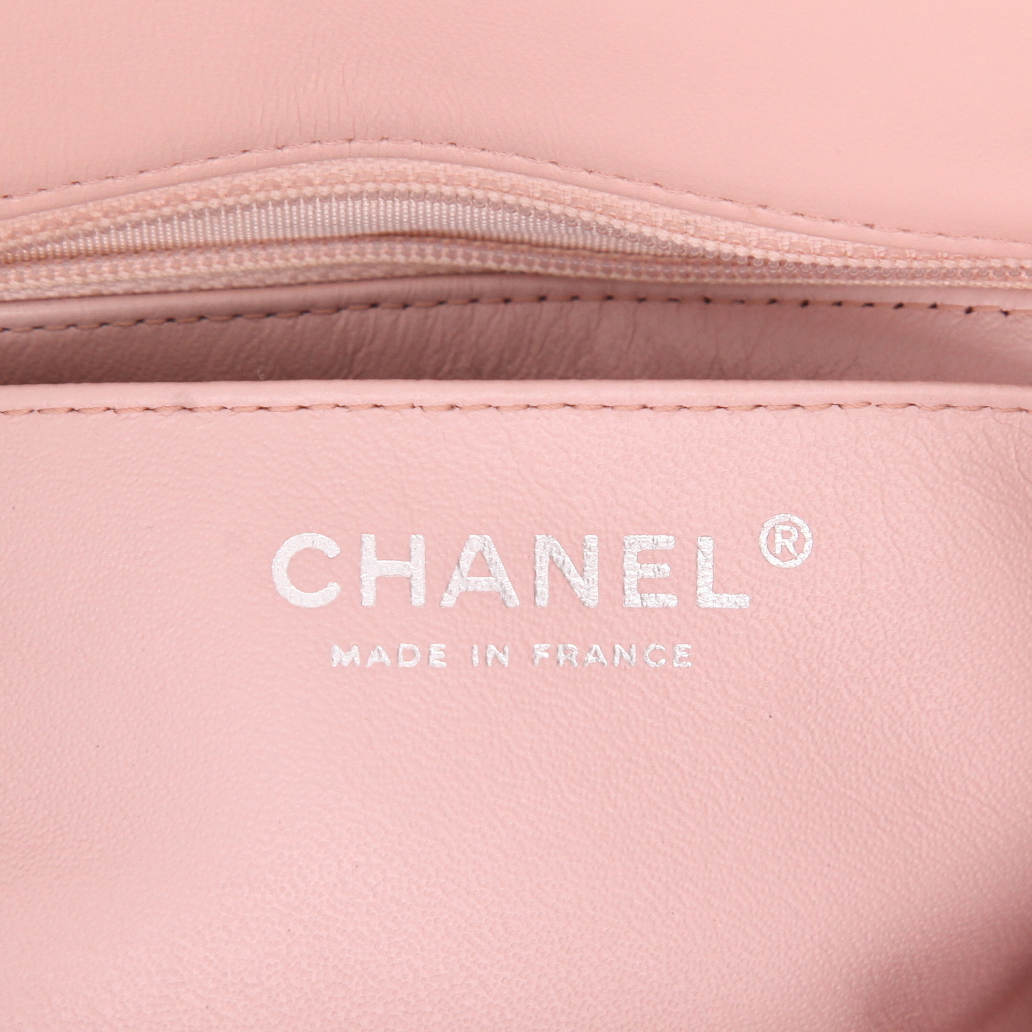 Sac bandoulière Chanel  Timeless Mini Carré en cuir matelassé rose - Detail D2