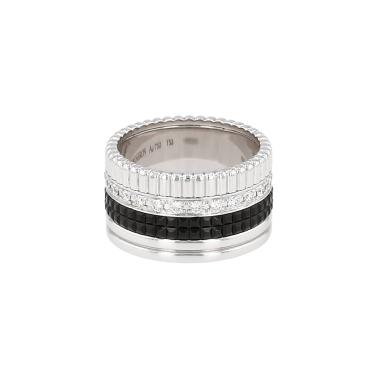 Anello Boucheron Quatre Black Edition modello grande in oro bianco, diamanti e PVD nero