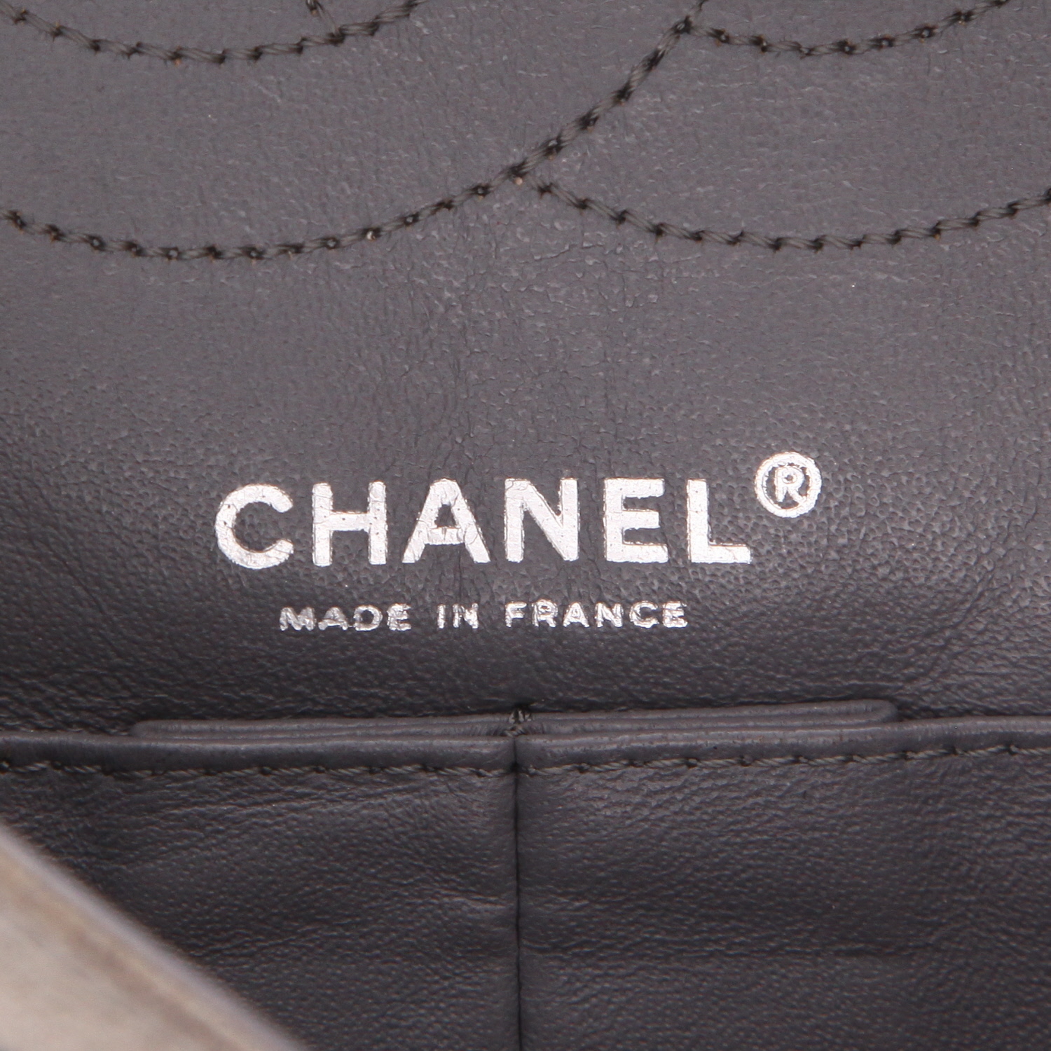 Chanel  2.55 medium model  shoulder bag  in grey doblis calfskin - Detail D2