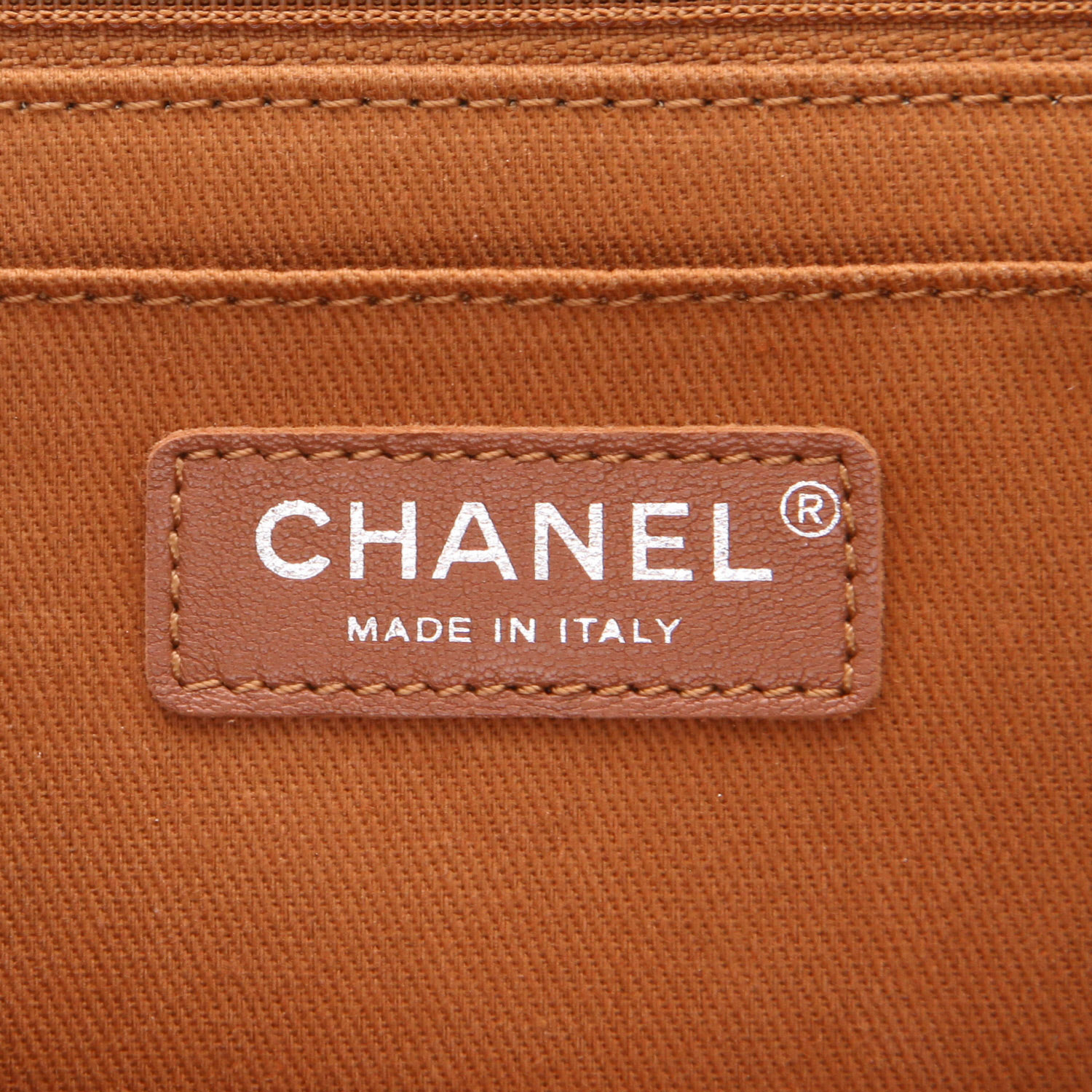 Sac bandoulière Chanel   en cuir grainé matelassé gold - Detail D2