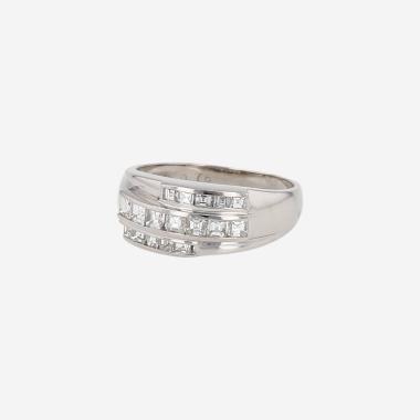 Bague Vintage  en or blanc et diamants