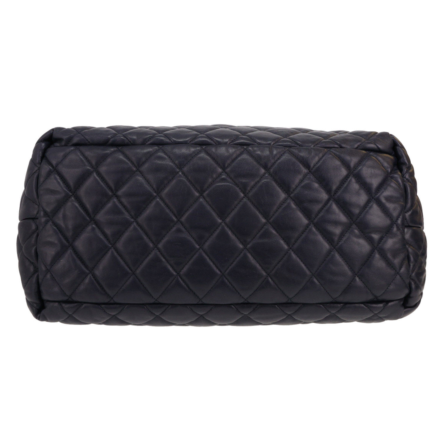 Bolso Cabás Chanel  Coco Cocoon en cuero acolchado azul marino y plateado - Detail D1