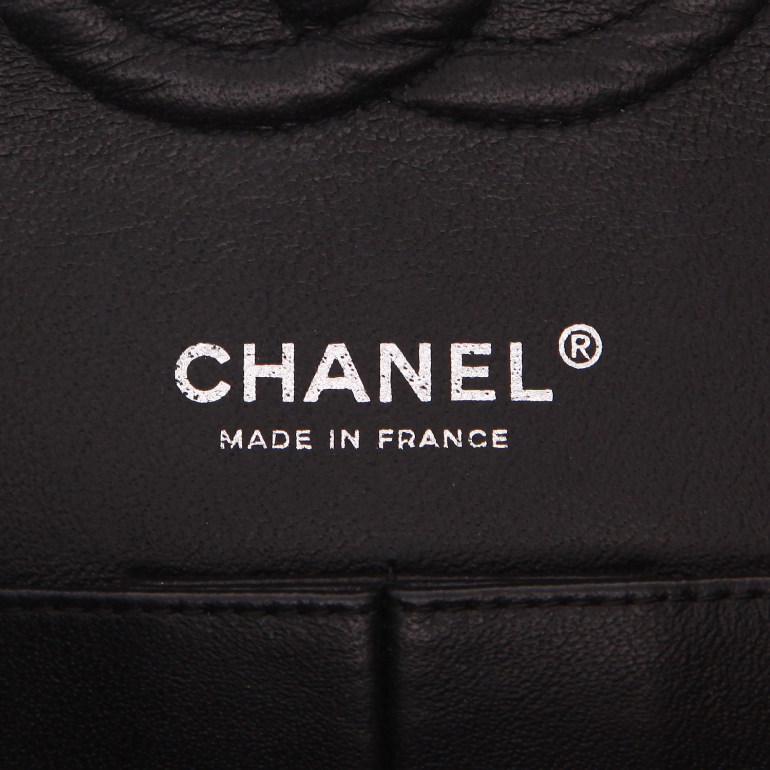Sac Chanel  Timeless Classic en cuir grainé matelassé noir - Detail D2