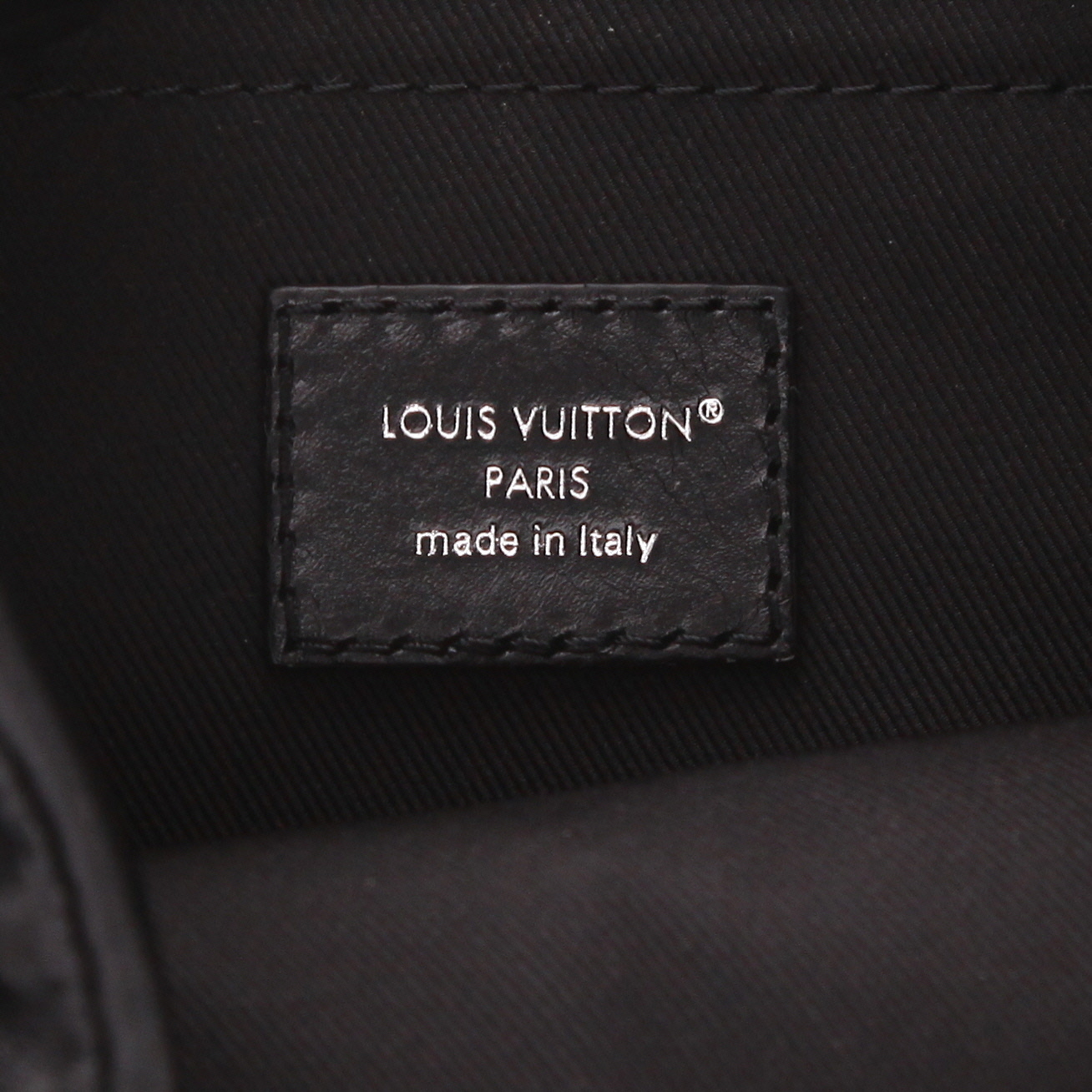 Bolso de mano Louis Vuitton  Noé Cargo en cuero negro - Detail D2
