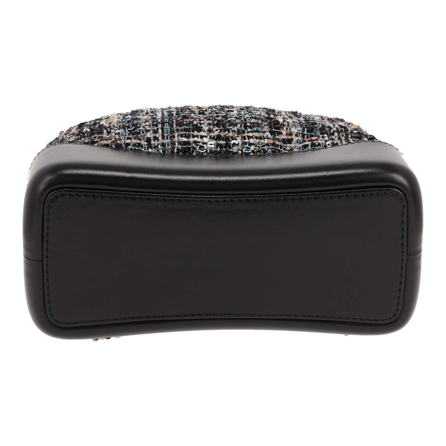 Chanel  Gabrielle  backpack  in black, grey and green tweed  and black leather - Detail D1