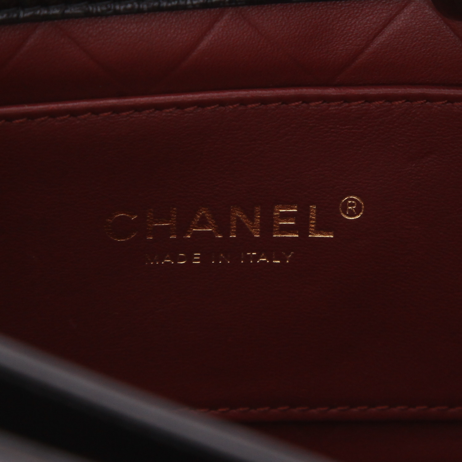 Bolso bandolera Chanel   en cuero acolchado negro - Detail D2