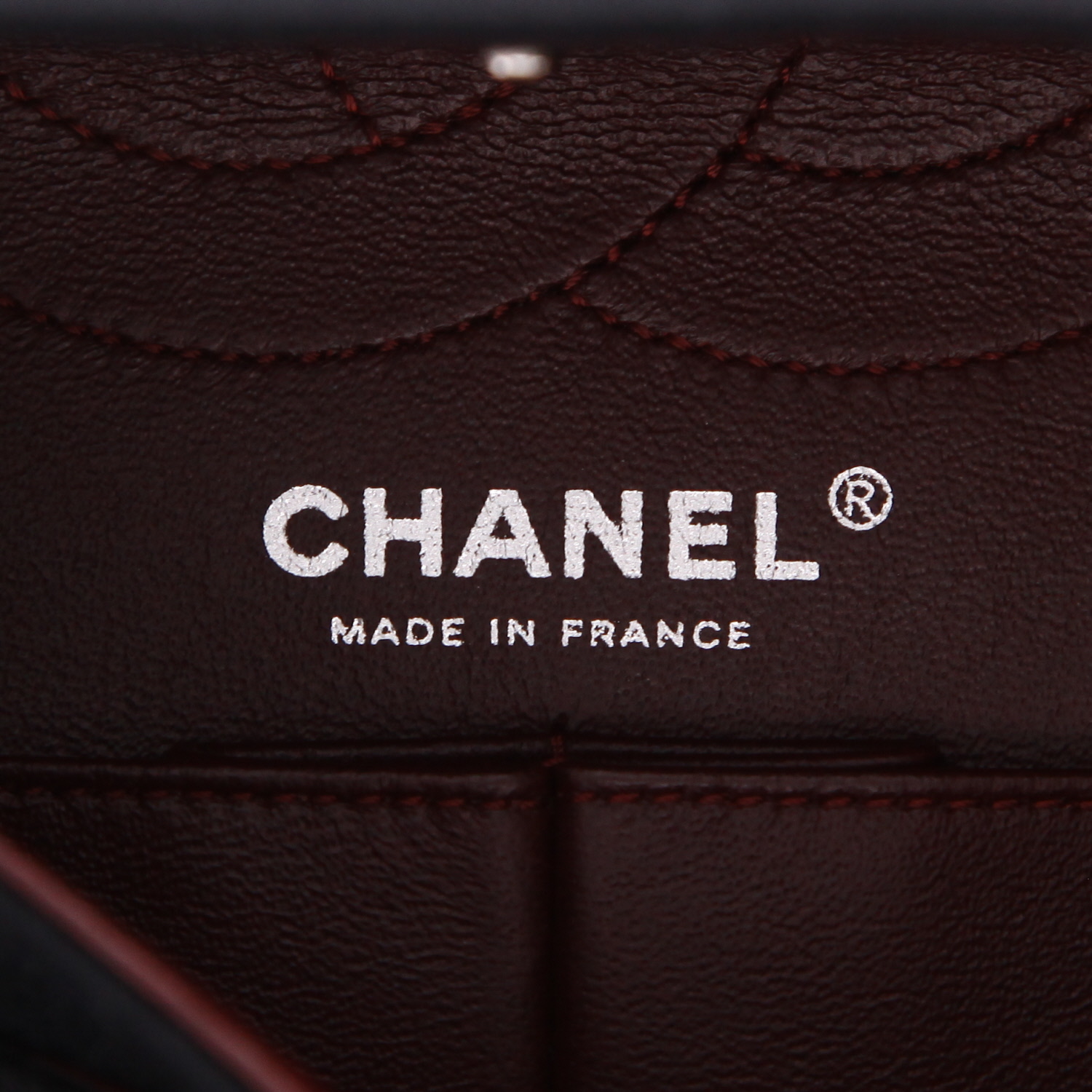 Sac bandoulière Chanel  2.55 en toile jersey noire - Detail D2