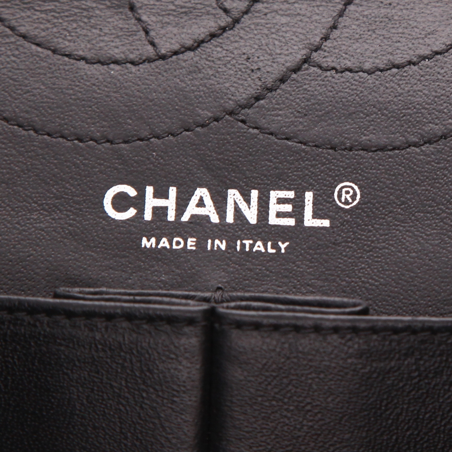 Bolso bandolera Chanel  2.55 modelo grande  en cuero irisado acolchado  gris - Detail D2