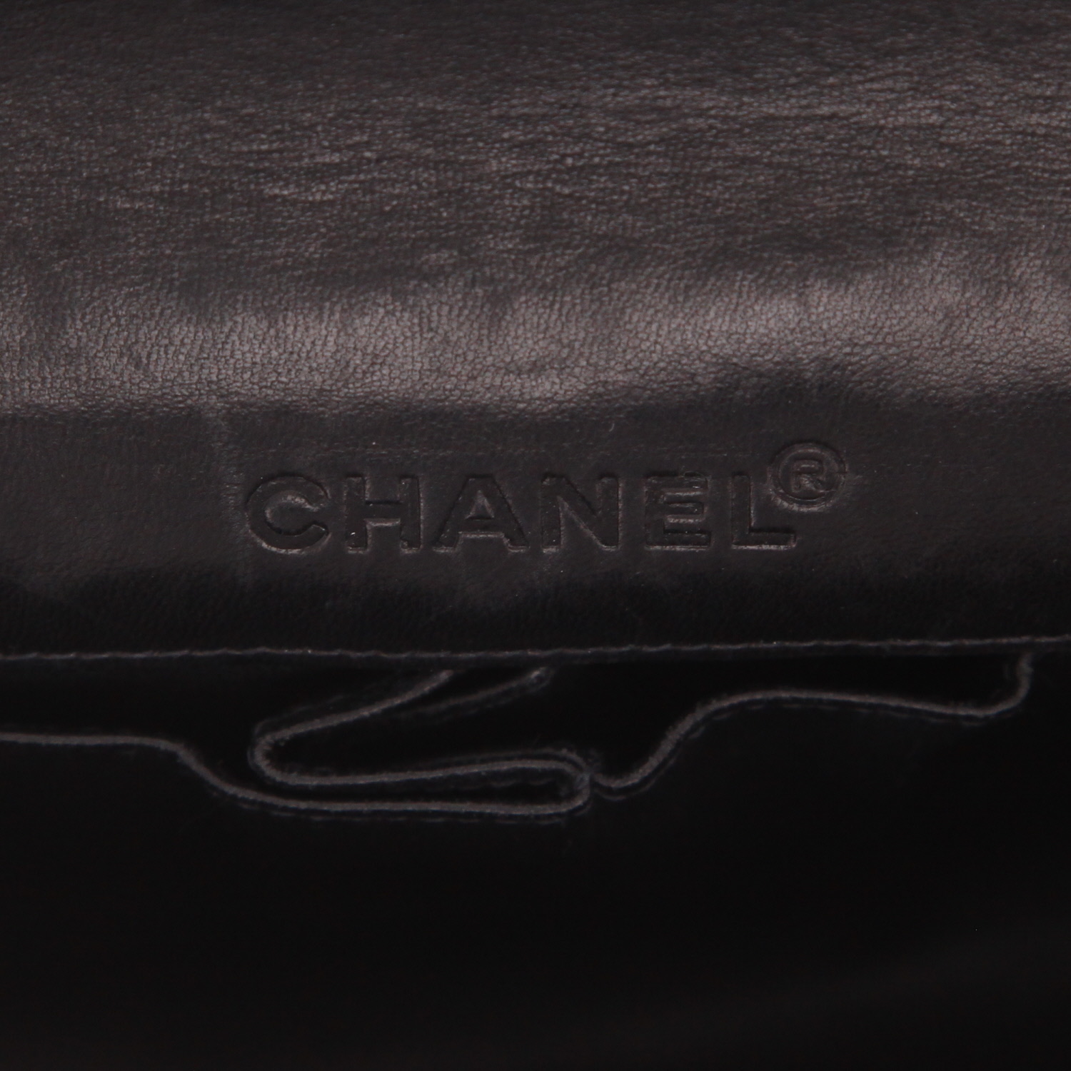 Sac à main Chanel  Choco bar en cuir matelassé noir - Detail D2
