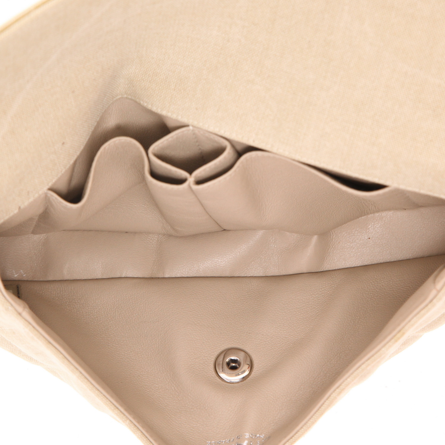 Chanel  Choco bar handbag  in beige canvas  and beige leather - Detail D3