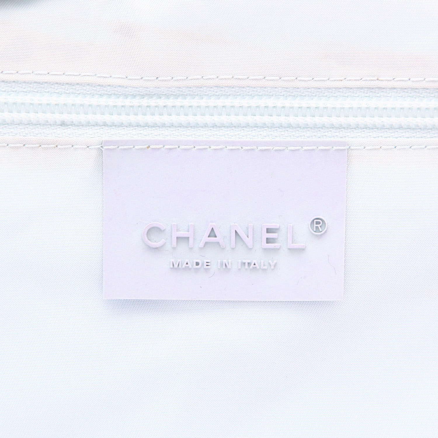 Sac de voyage Chanel   en toile argentée - Detail D2