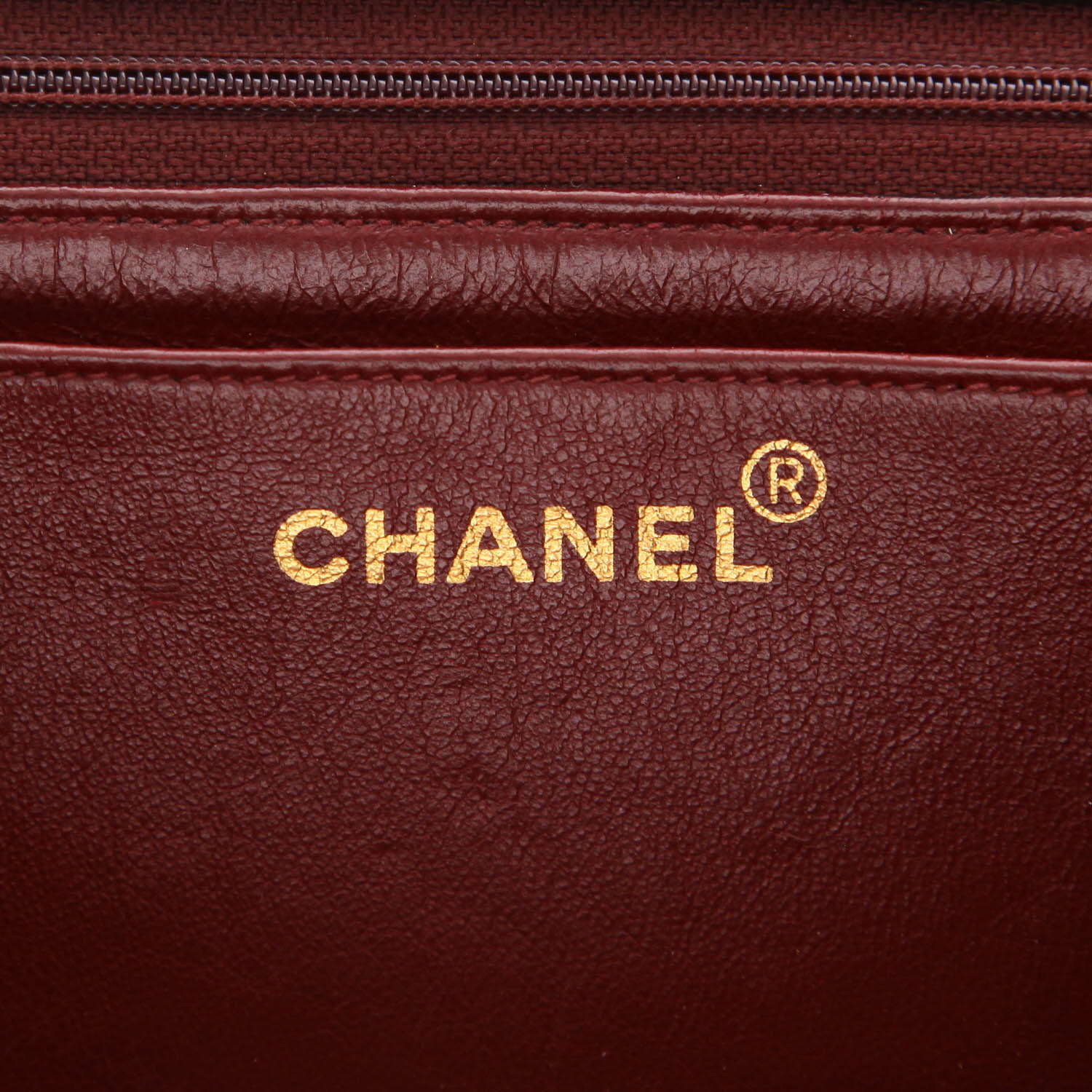 Chanel  Timeless Jumbo handbag  in black quilted leather - Detail D2