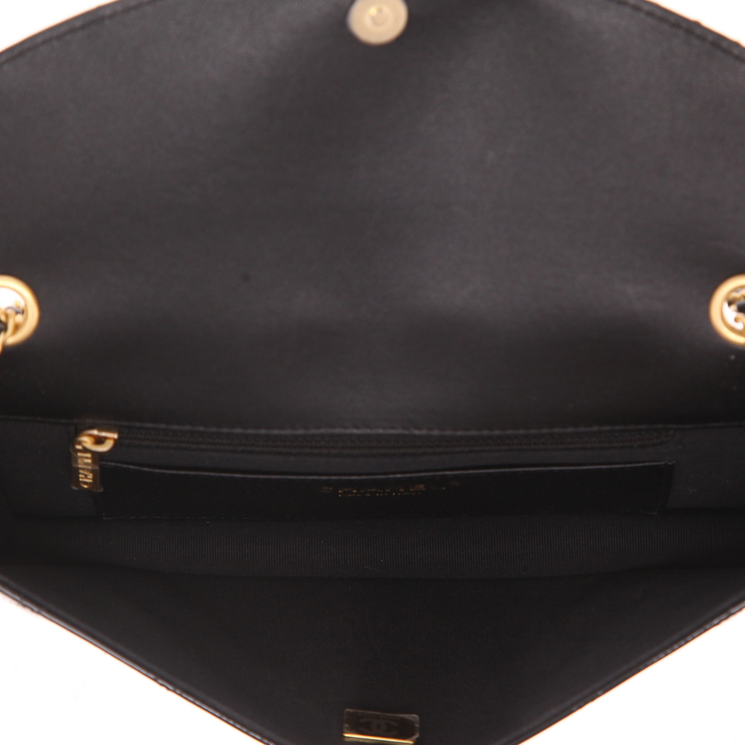 Sac à main Chanel  Baguette en cuir verni matelassé noir - Detail D3