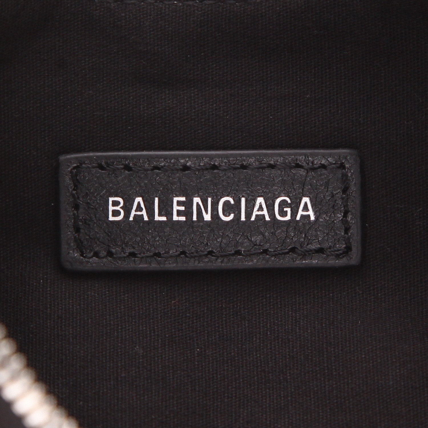 Balenciaga  Cagole shoulder bag  in black burnished leather - Detail D2
