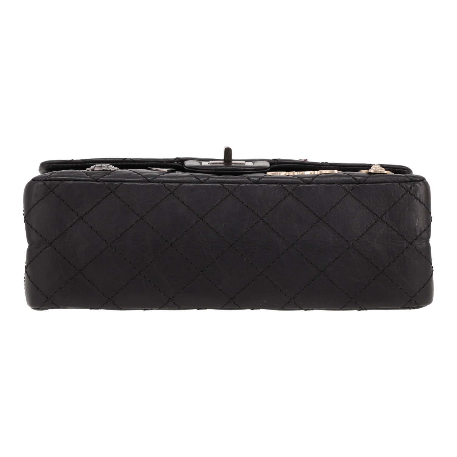 Chanel  2.55 shoulder bag  in black quilted leather - Detail D1