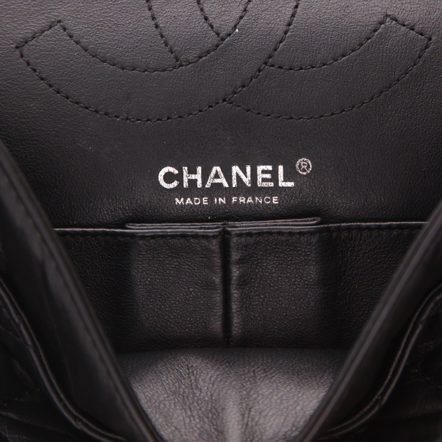 Chanel  2.55 shoulder bag  in black quilted leather - Detail D2