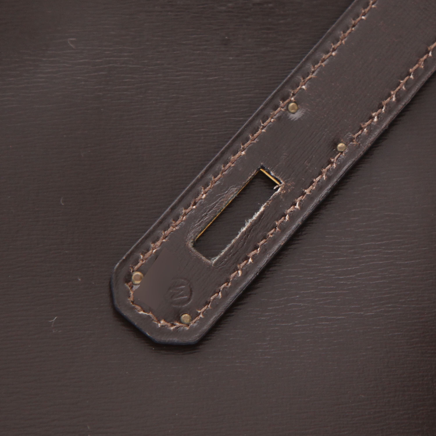 Sac à main Hermès  Kelly 28 cm en cuir box marron - Detail D4