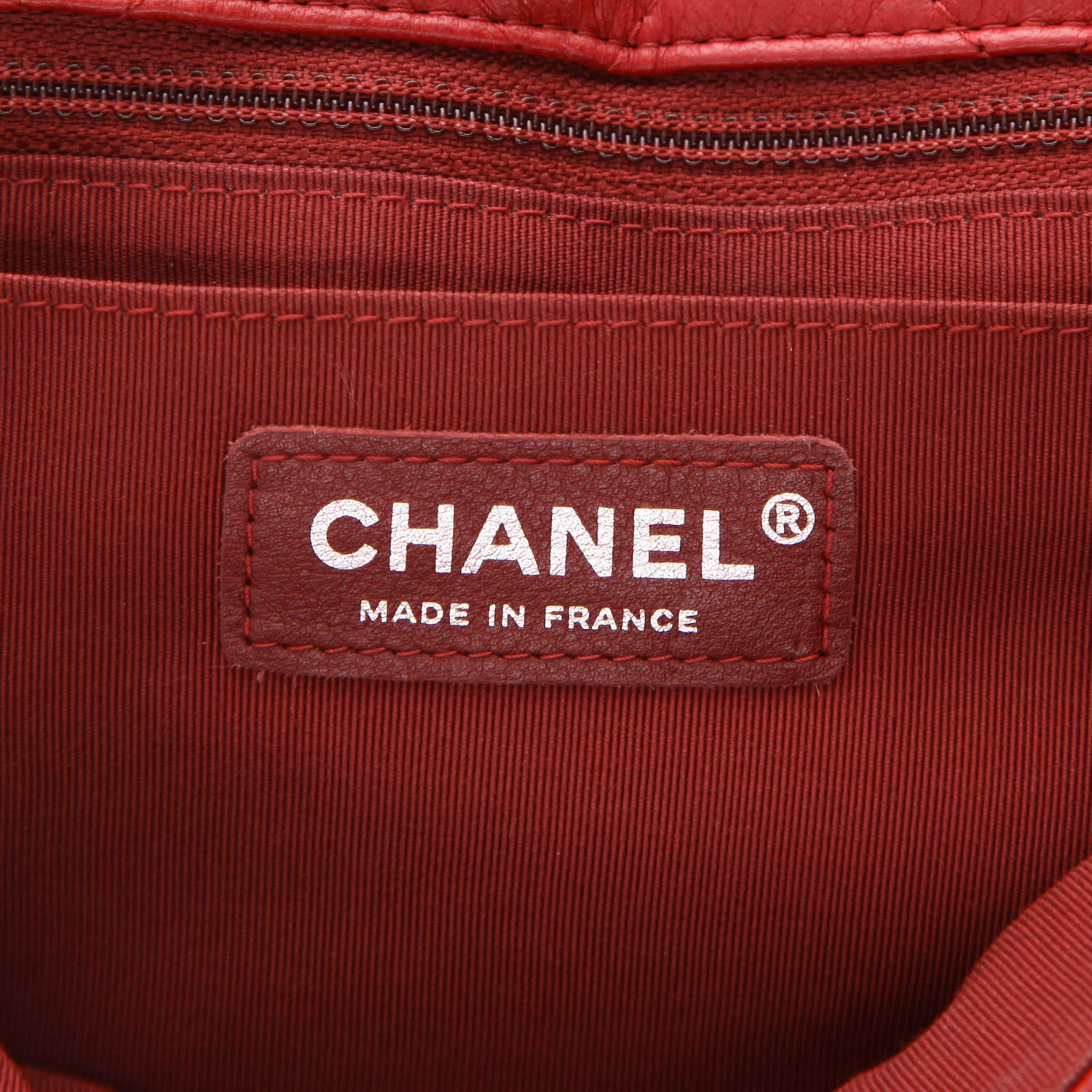 Bolso de mano Chanel  Timeless en cuero acolchado rojo - Detail D2